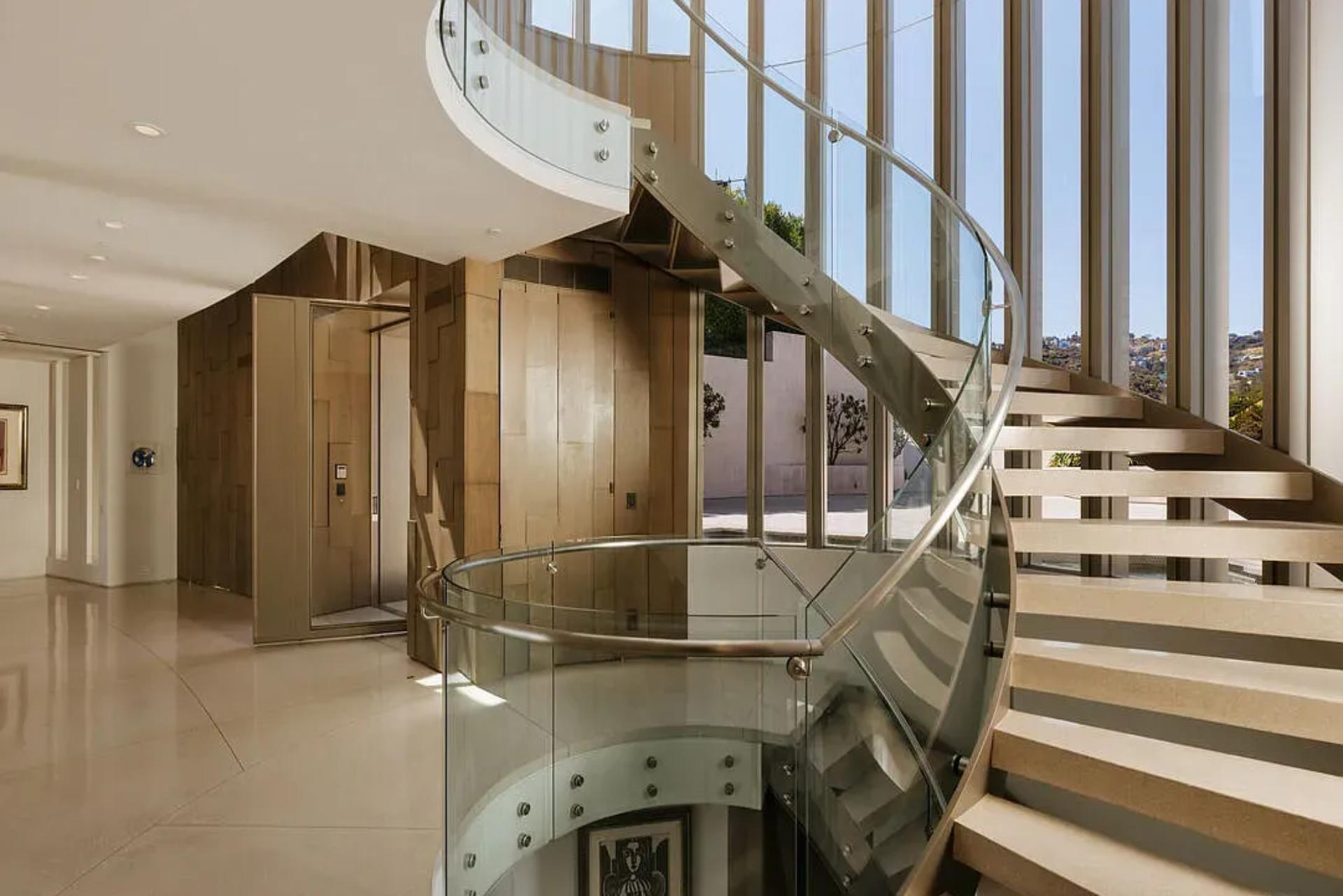 Gatsby Mansion gallery image 6