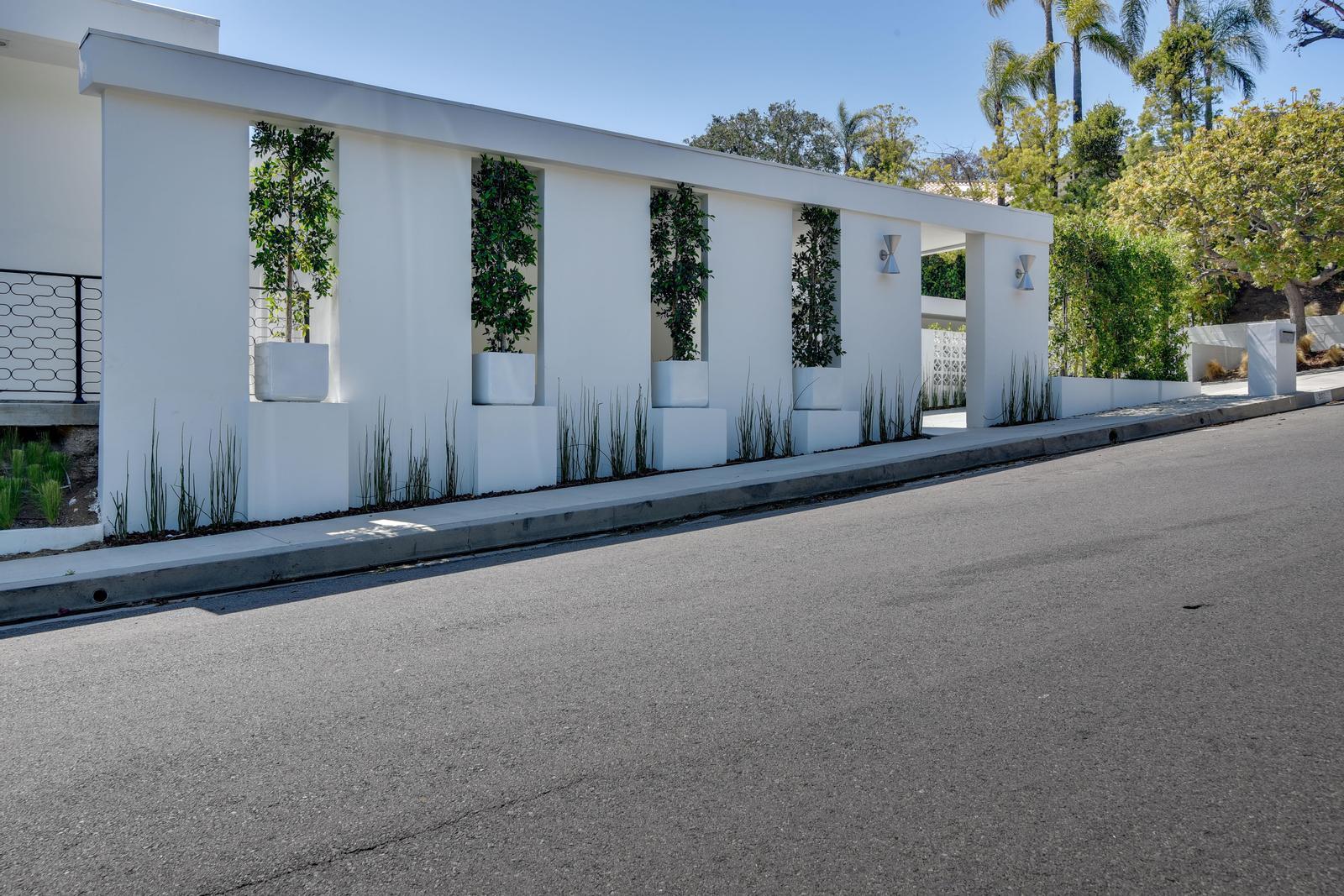 Vista Modern gallery image 7