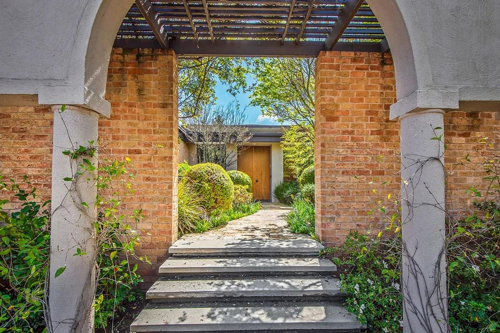 Summit Estate gallery image 4