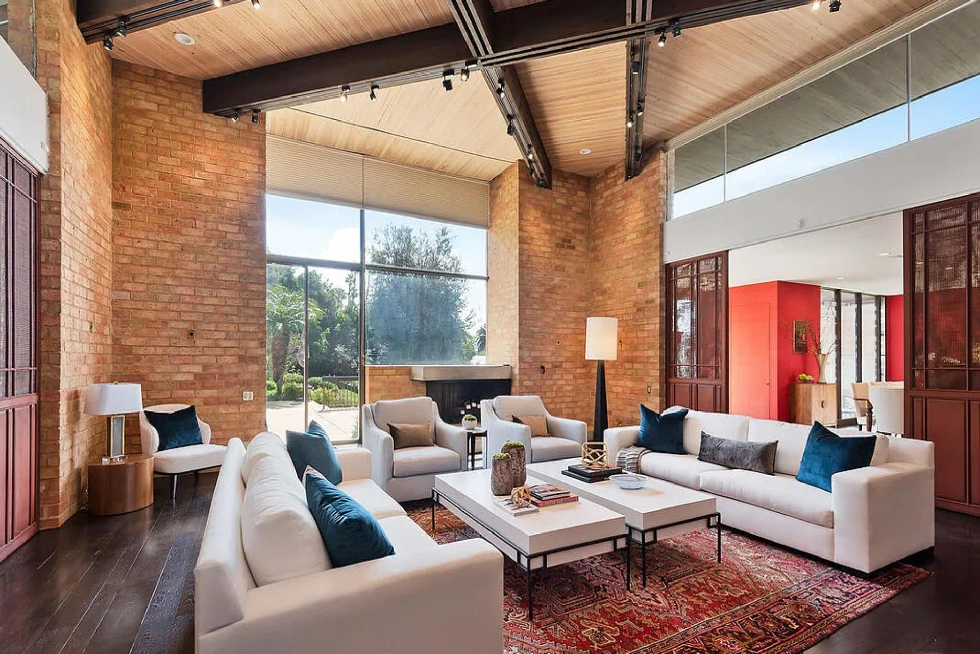 Summit Estate gallery image 8