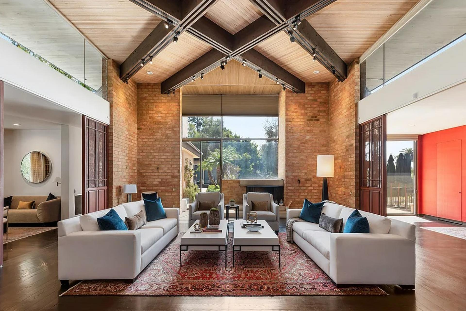 Summit Estate gallery image 7