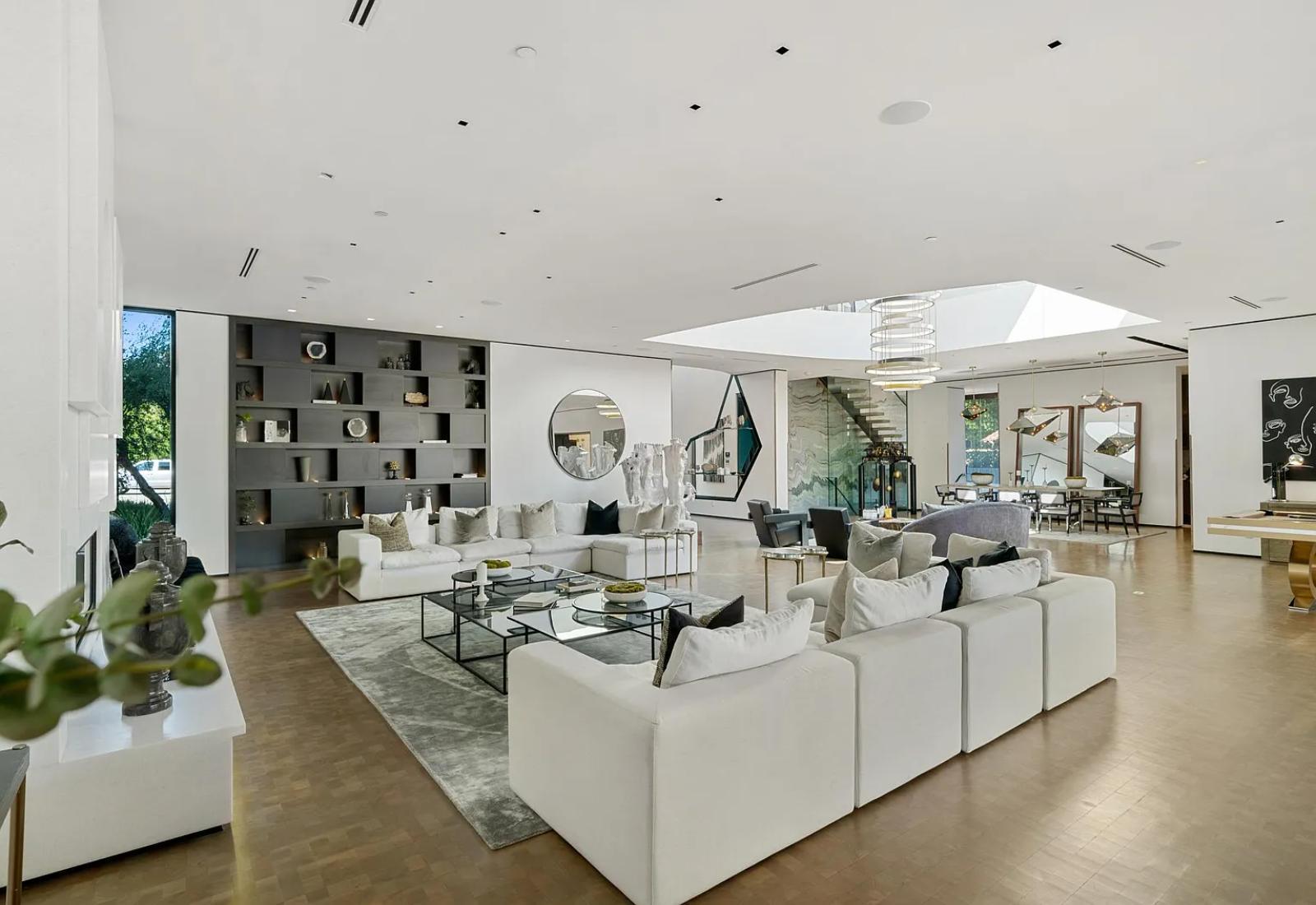 Rexford Modern gallery image 9