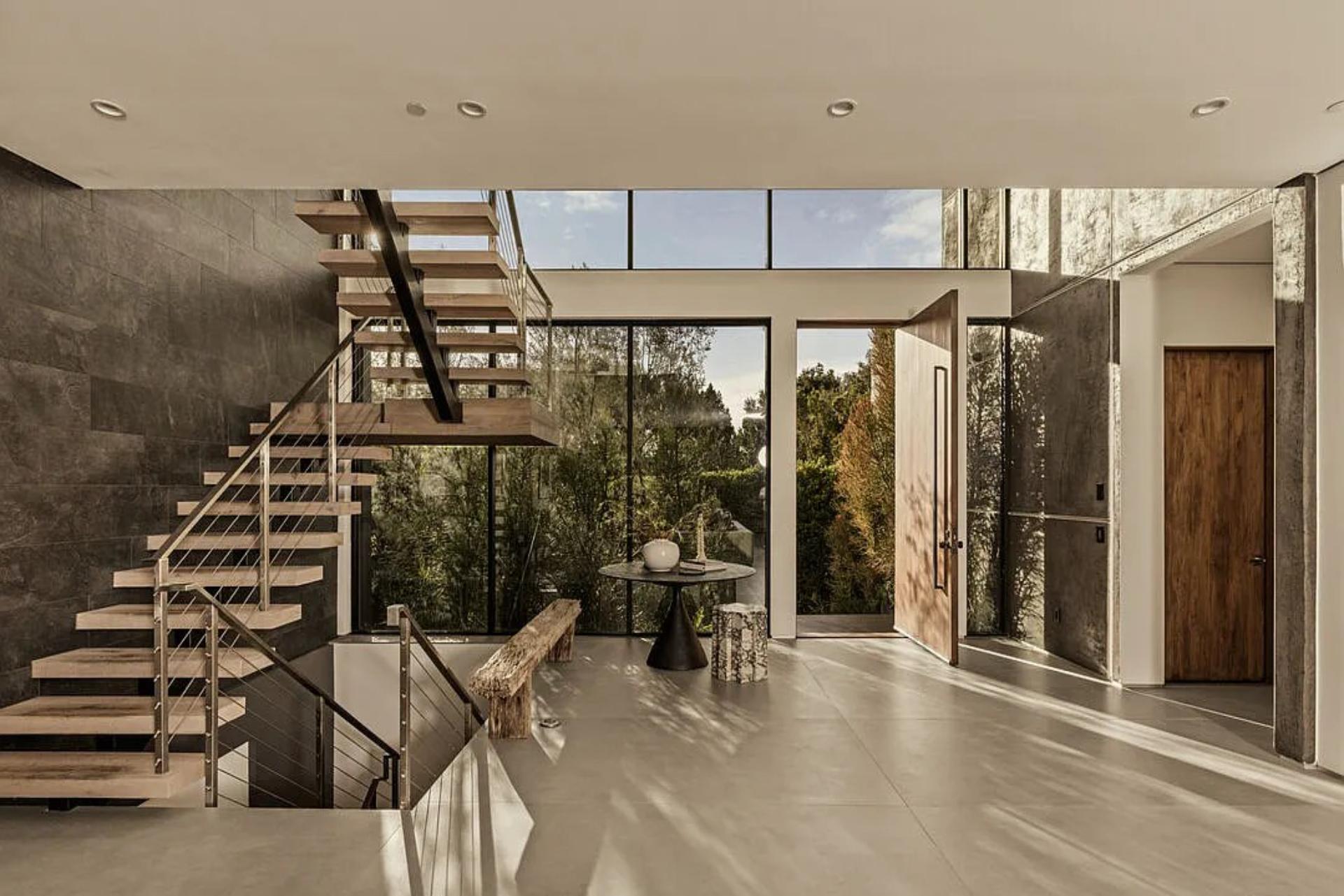 H Stradella Villa gallery image 4