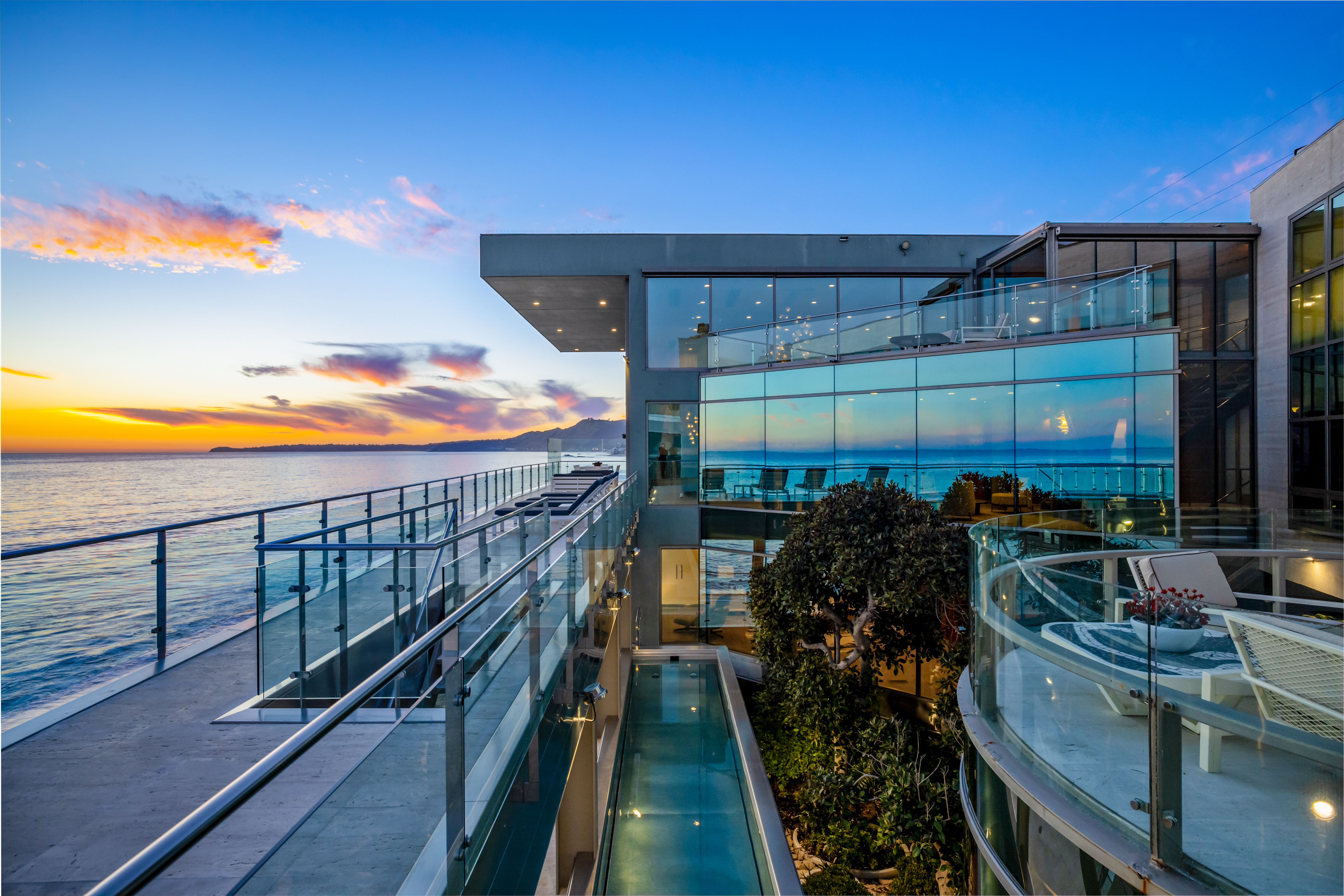 Malibu Road Modern gallery image 2