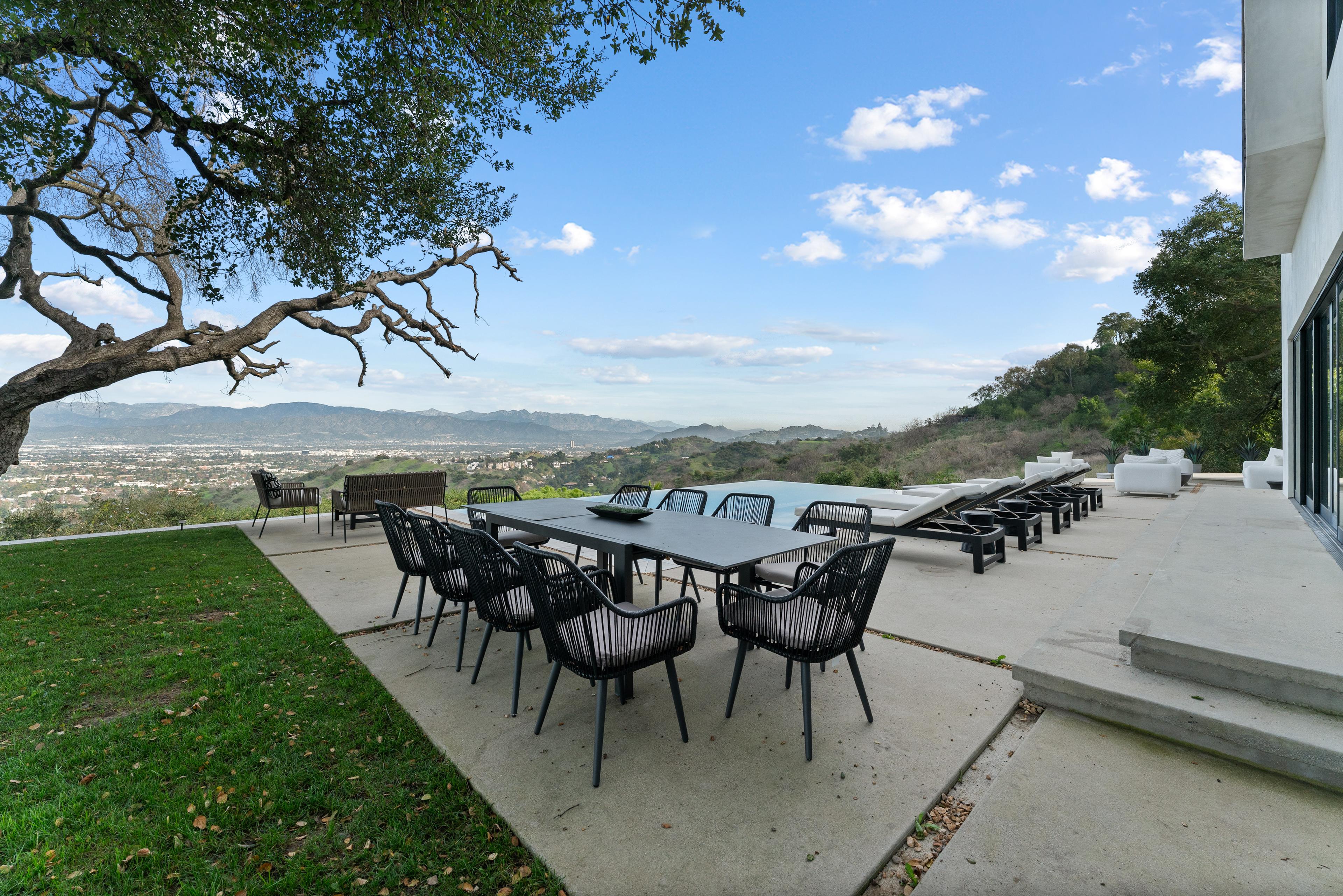 Mulholland Summit gallery image 4