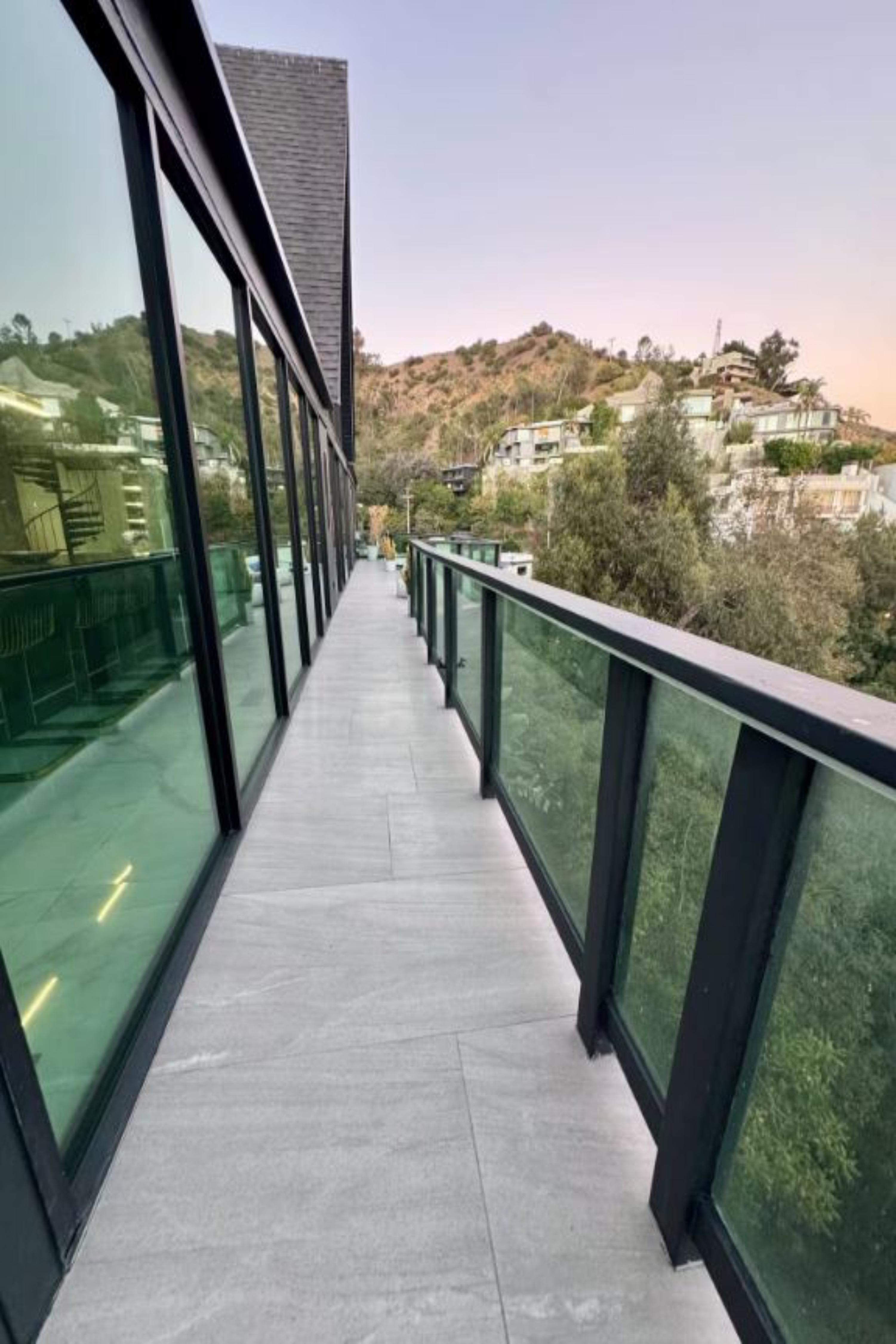 Apex Sunset gallery image 9