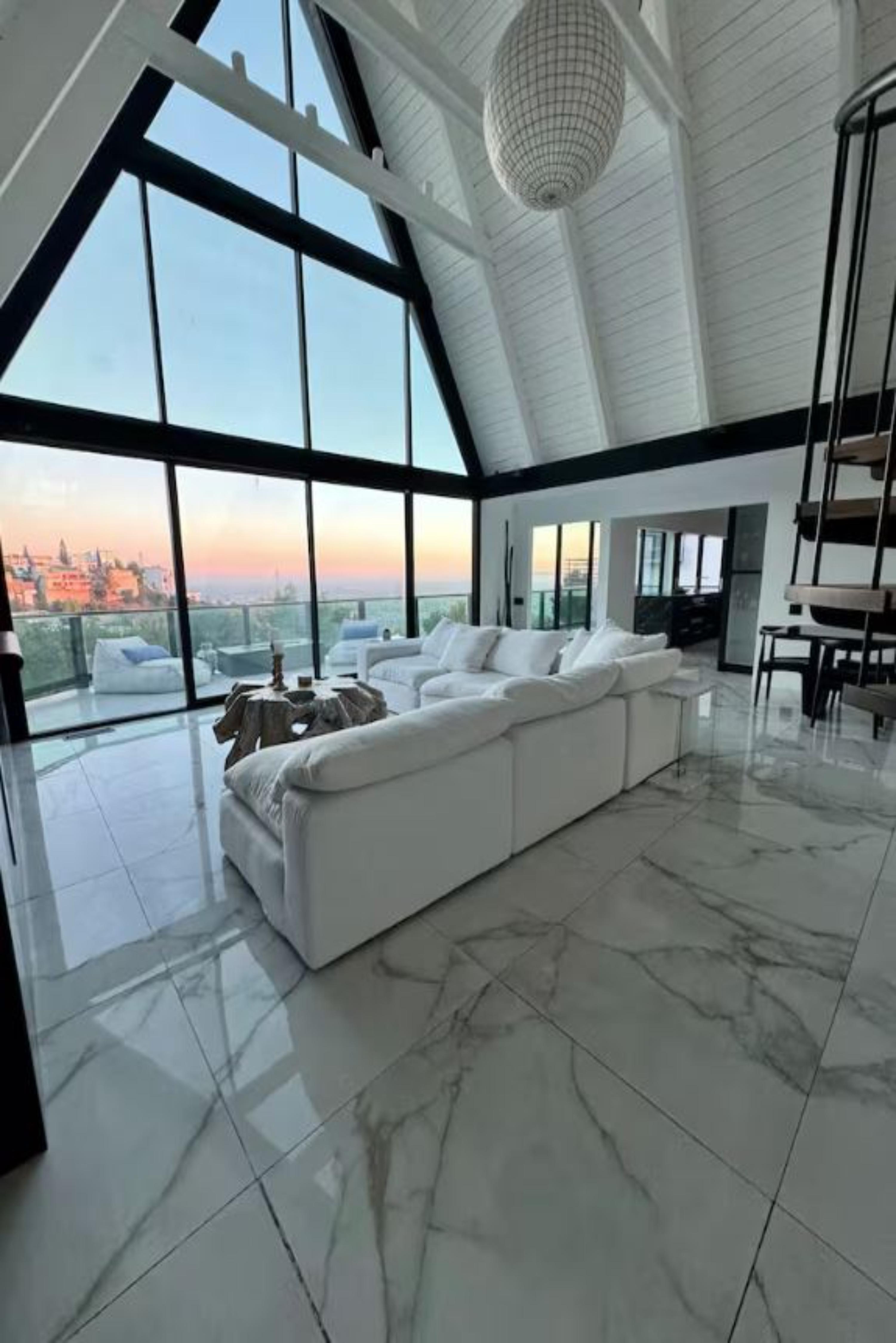 Apex Sunset gallery image 1
