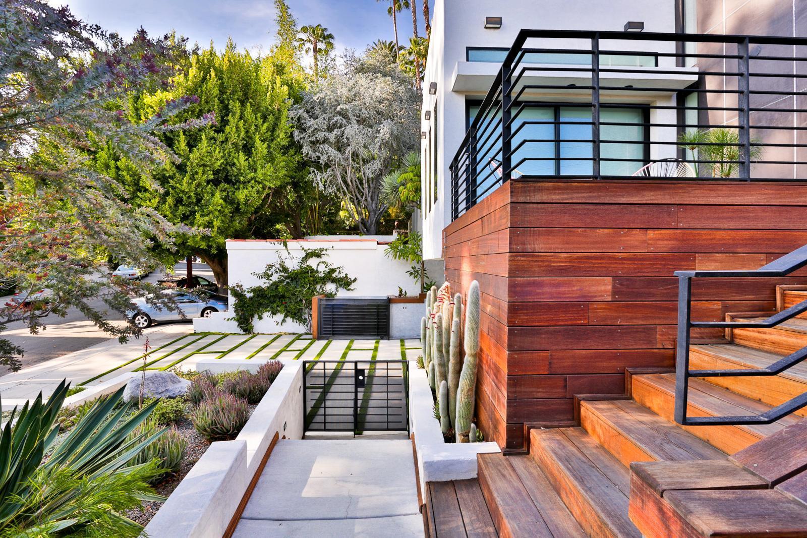 Hollywood Hills Sanctuary gallery image 7