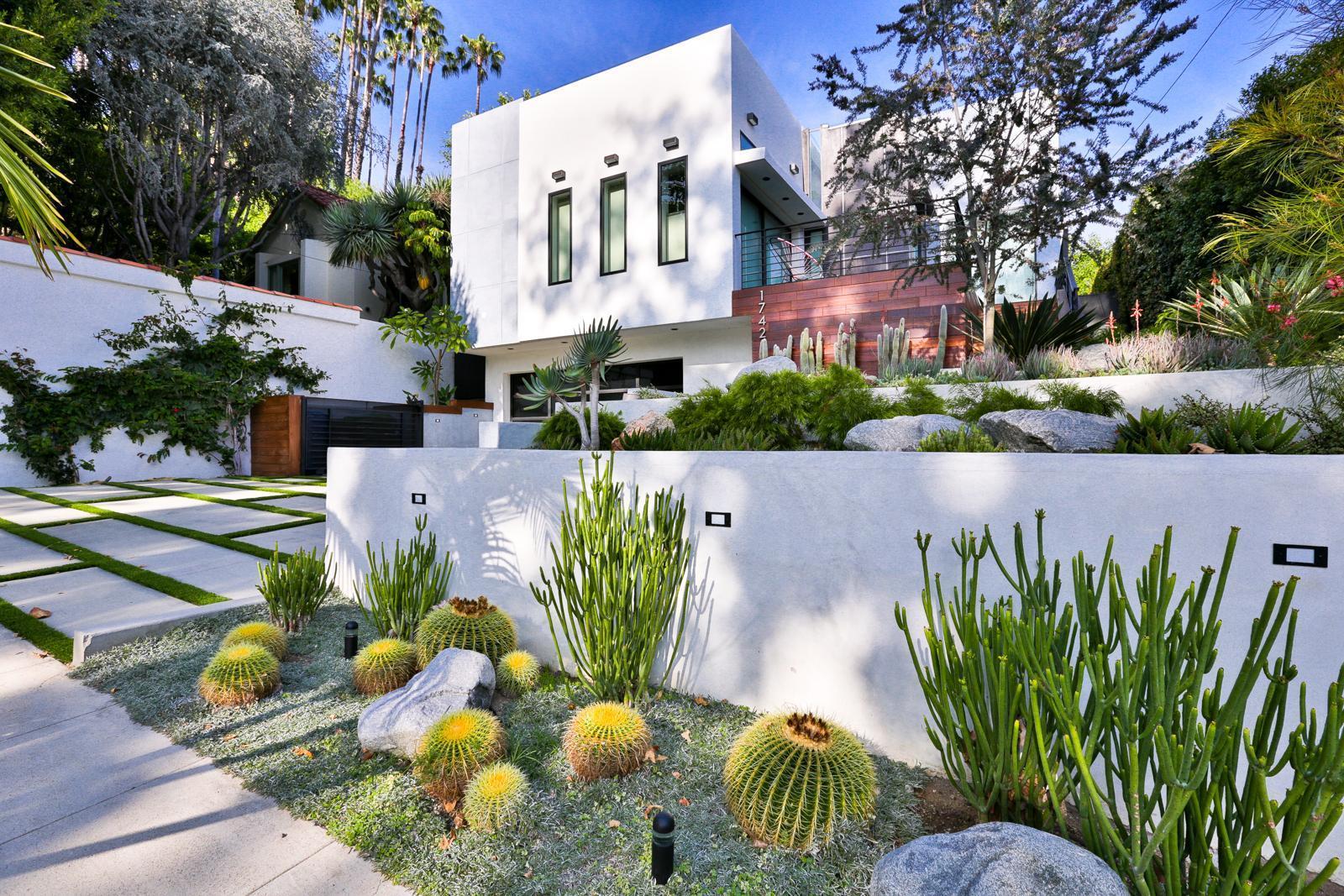 Hollywood Hills Sanctuary gallery image 1