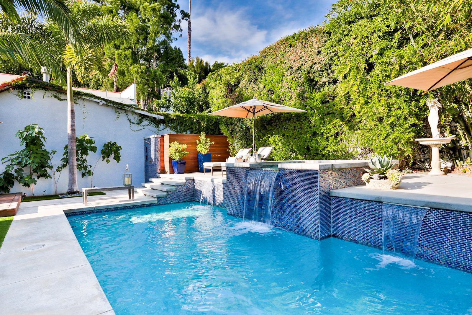 Hollywood Hills Sanctuary gallery image 2