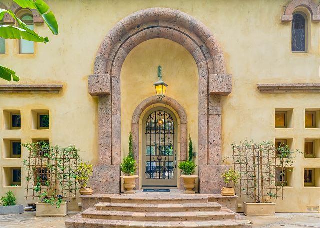 Carolwood Estate gallery image 9