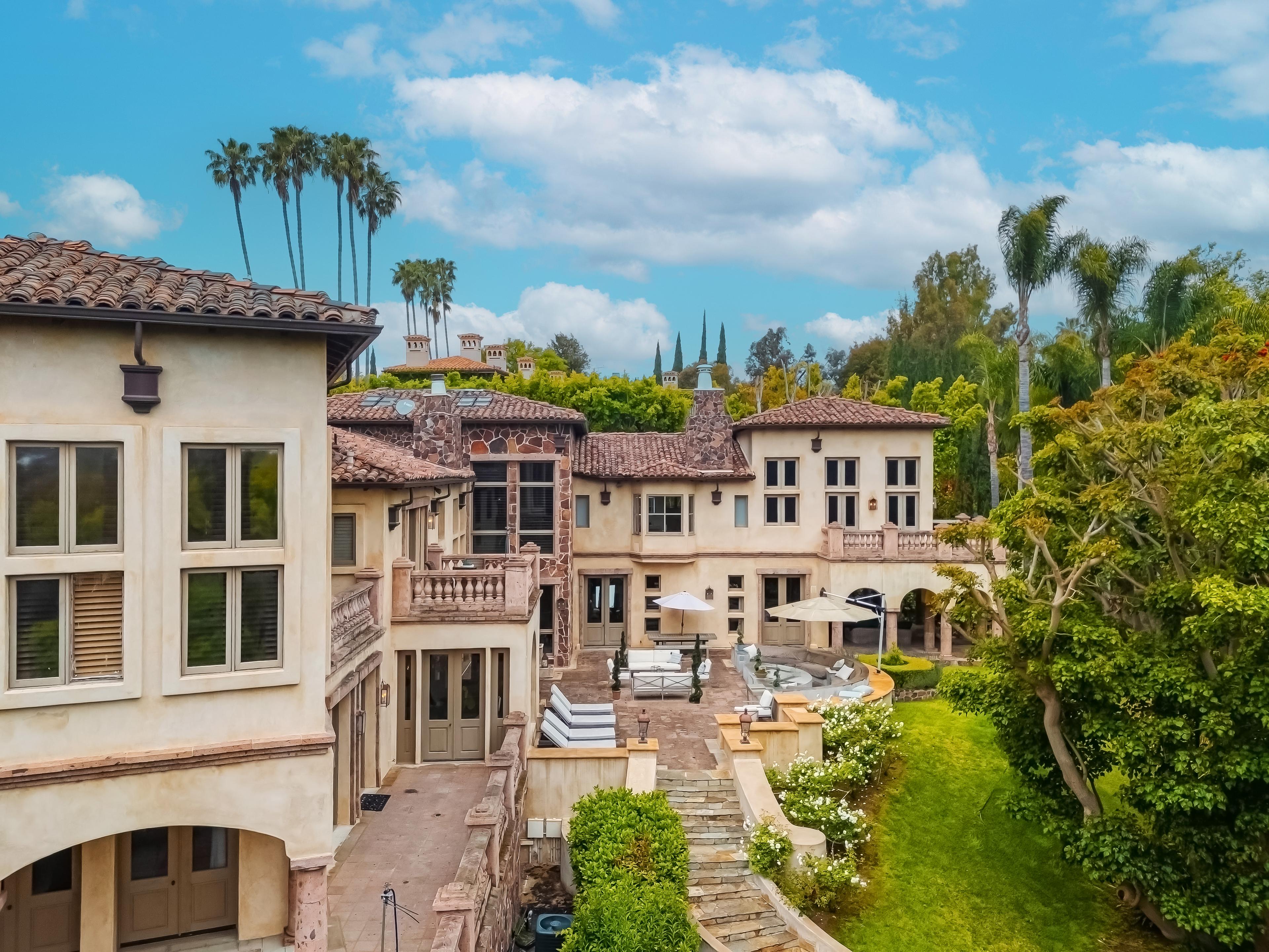 Carolwood Estate gallery image 8
