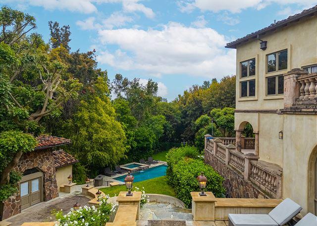 Carolwood Estate gallery image 4