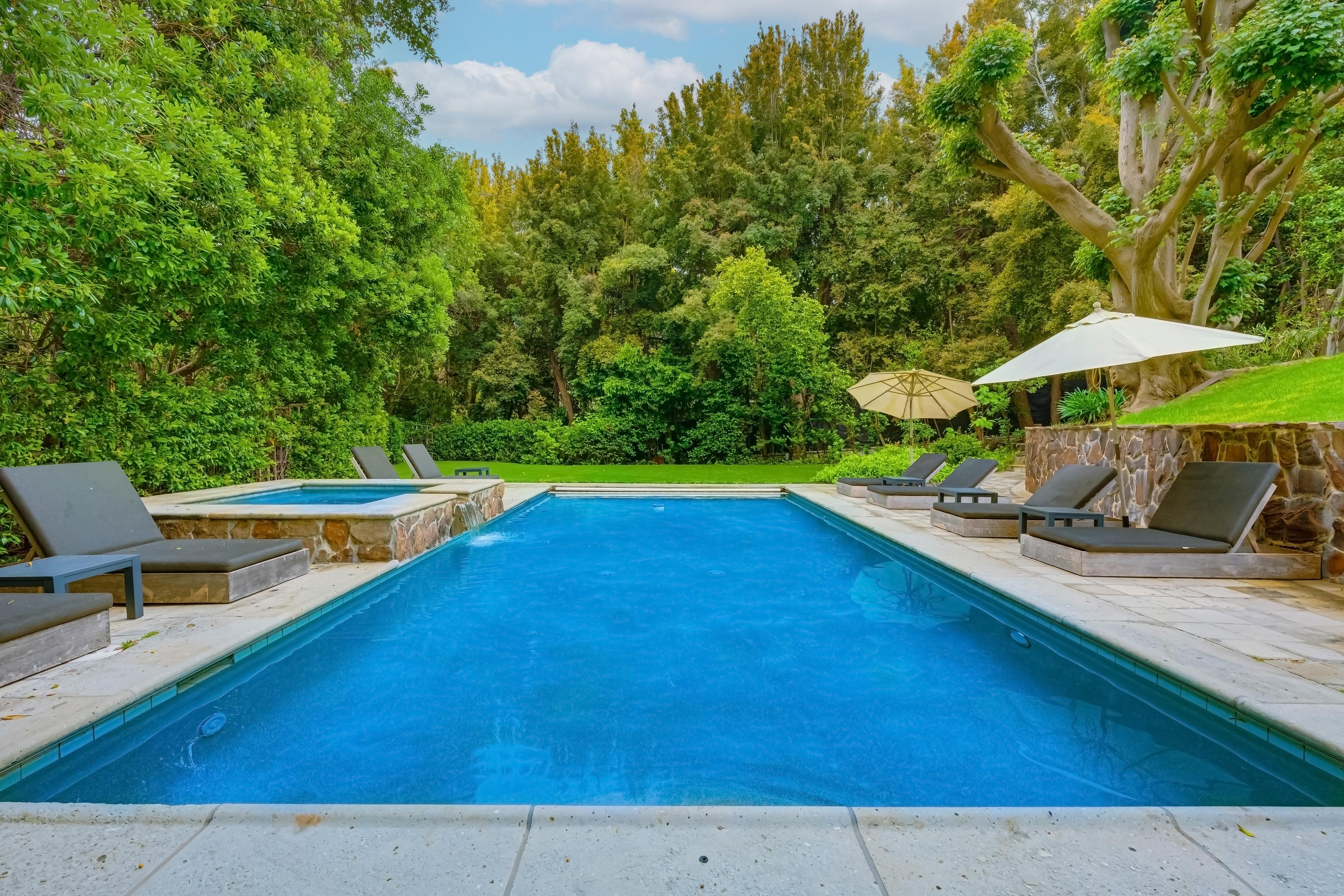 Carolwood Estate gallery image 6