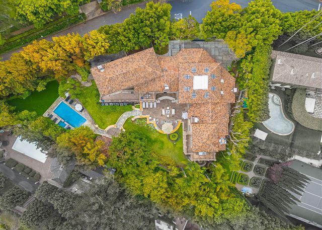 Carolwood Estate gallery image 7