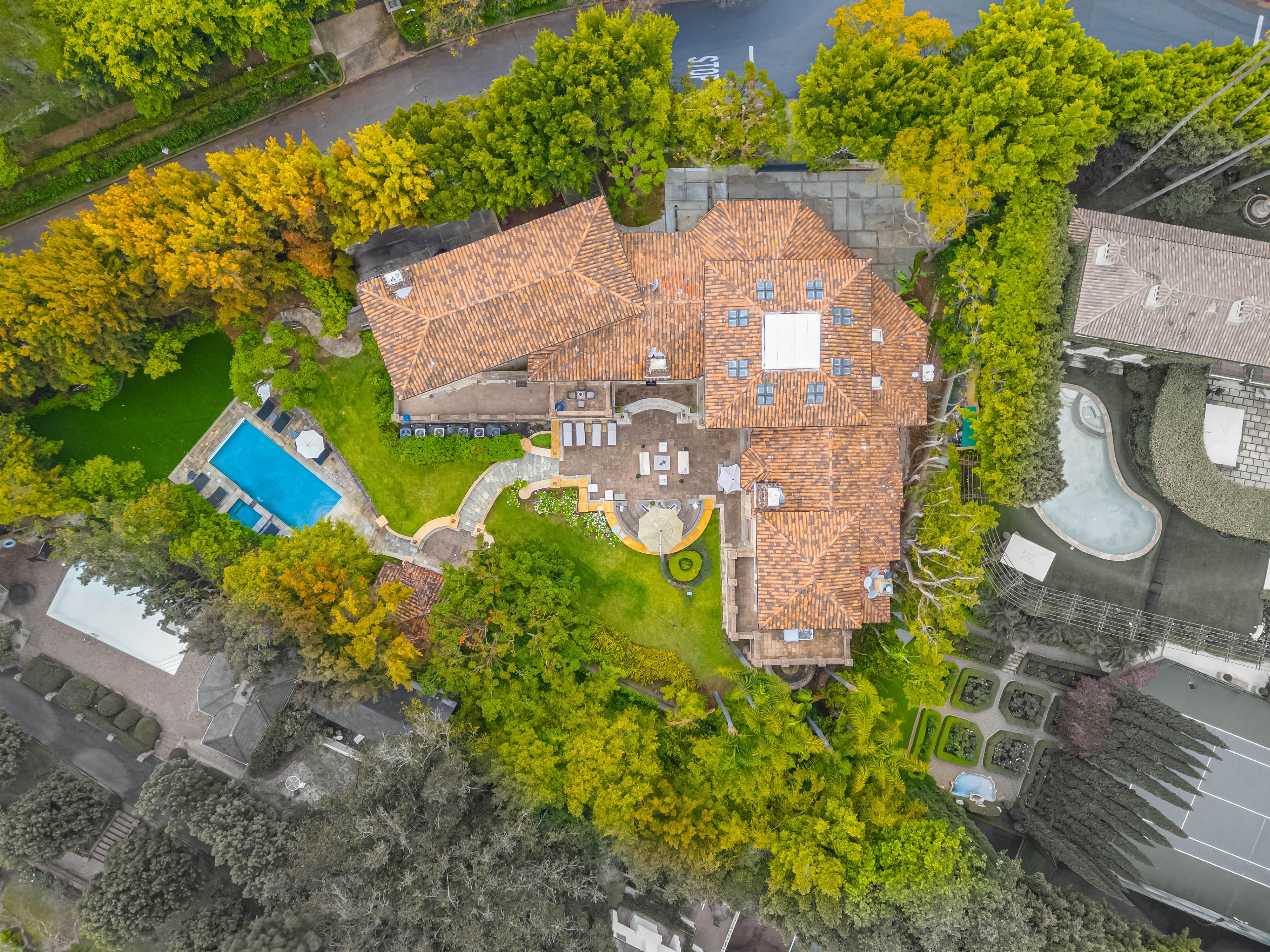 Carolwood Estate gallery image 7