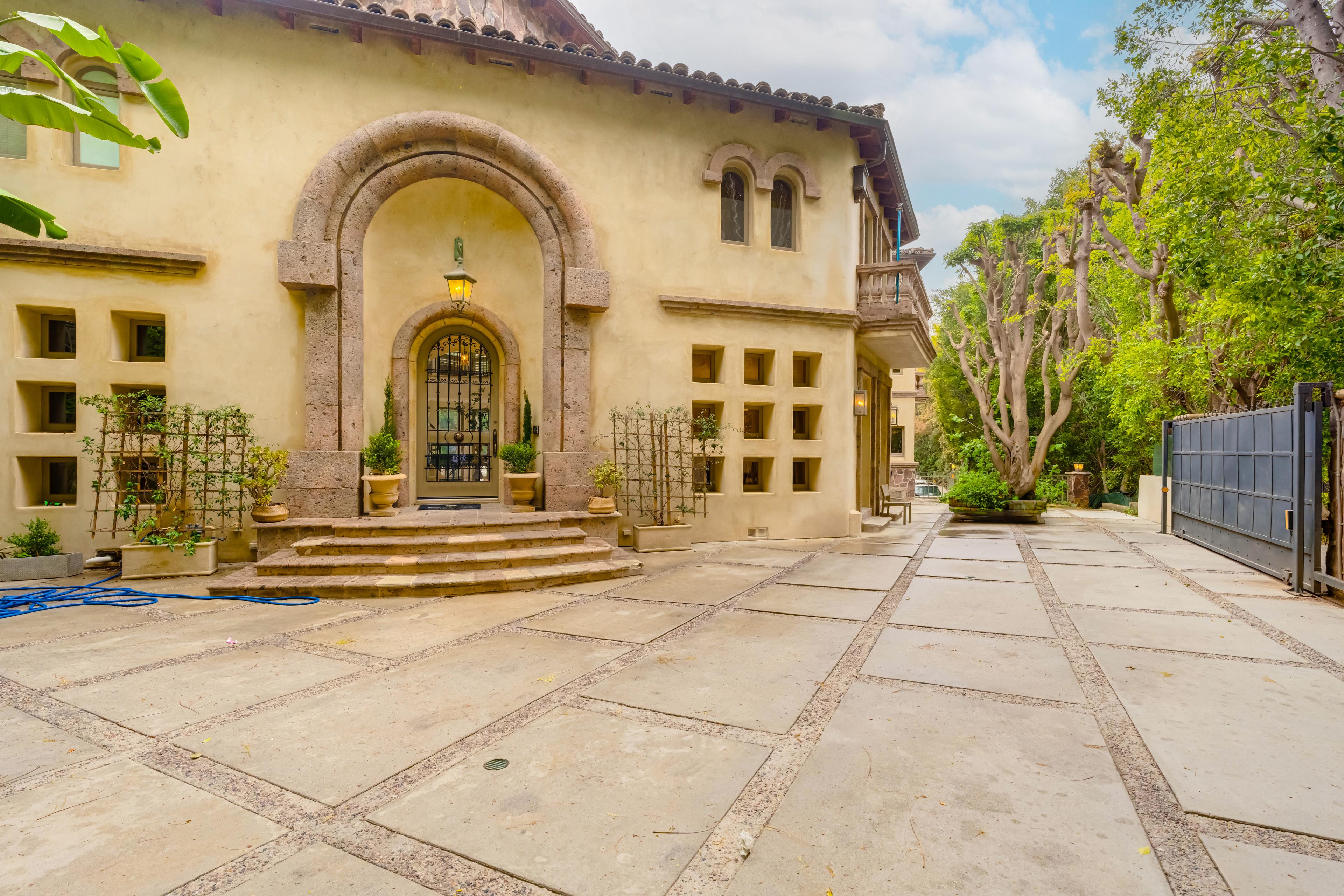Carolwood Estate gallery image 10