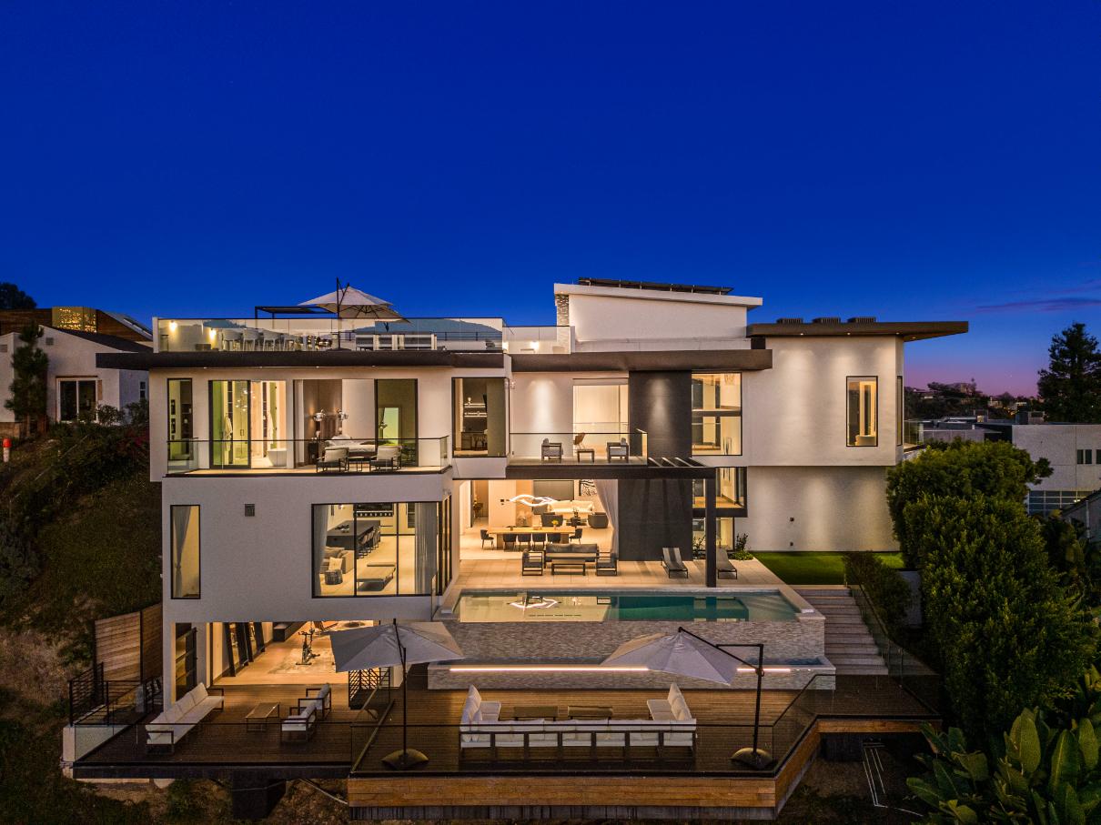 Linda Flora Modern Estate gallery image 2