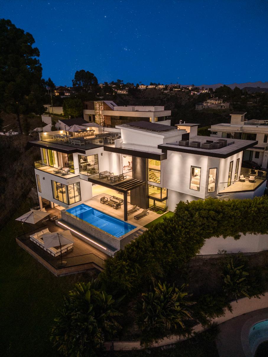 Linda Flora Modern Estate gallery image 1