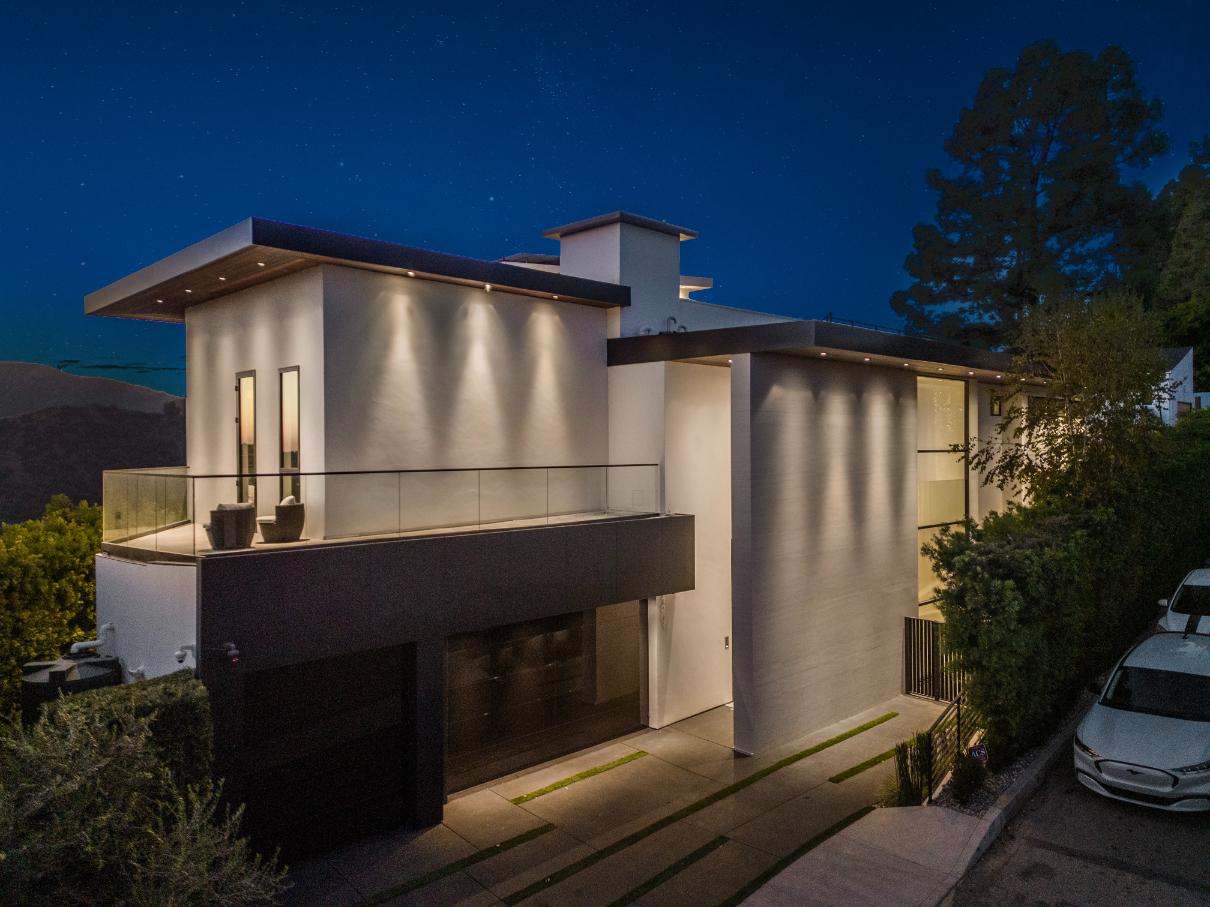 Linda Flora Modern Estate gallery image 4