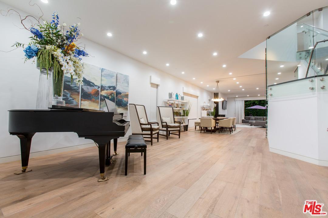 North Curson gallery image 6