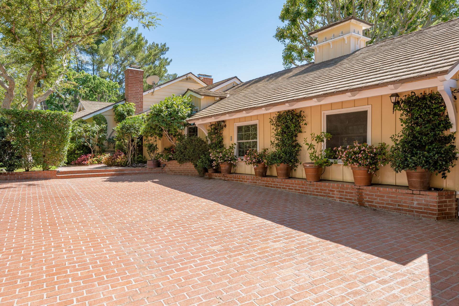 Bel Air Rd Farmhouse gallery image 7