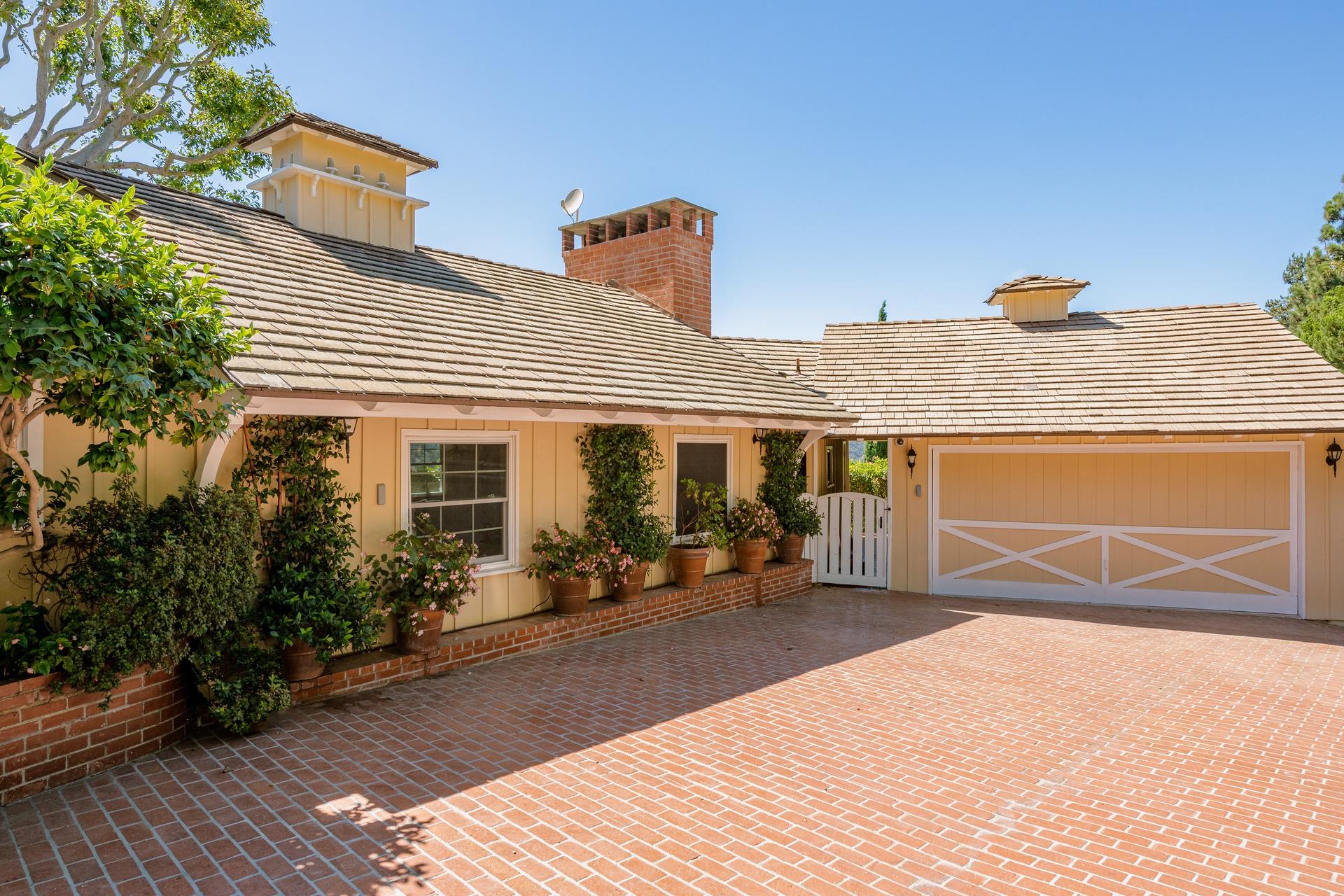 Bel Air Rd Farmhouse gallery image 6