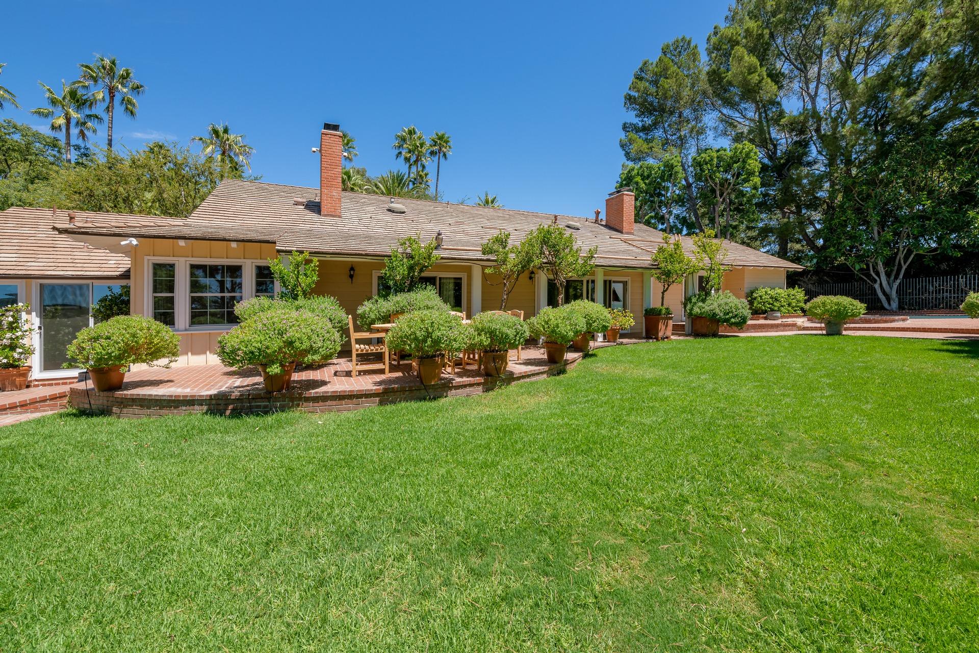 Bel Air Rd Farmhouse gallery image 2