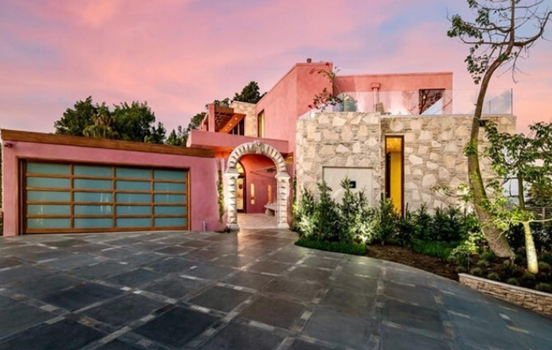 Pink Palace gallery image 4