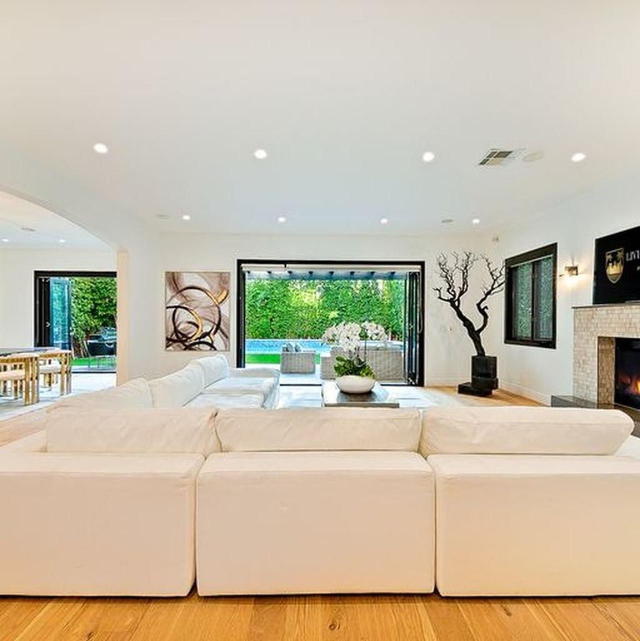 The Beverly Grove Villa gallery image 10