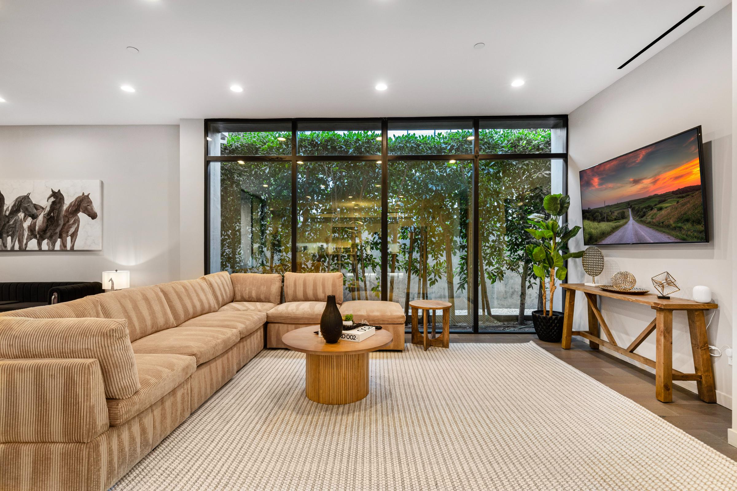 Coldwater Canyon gallery image 10