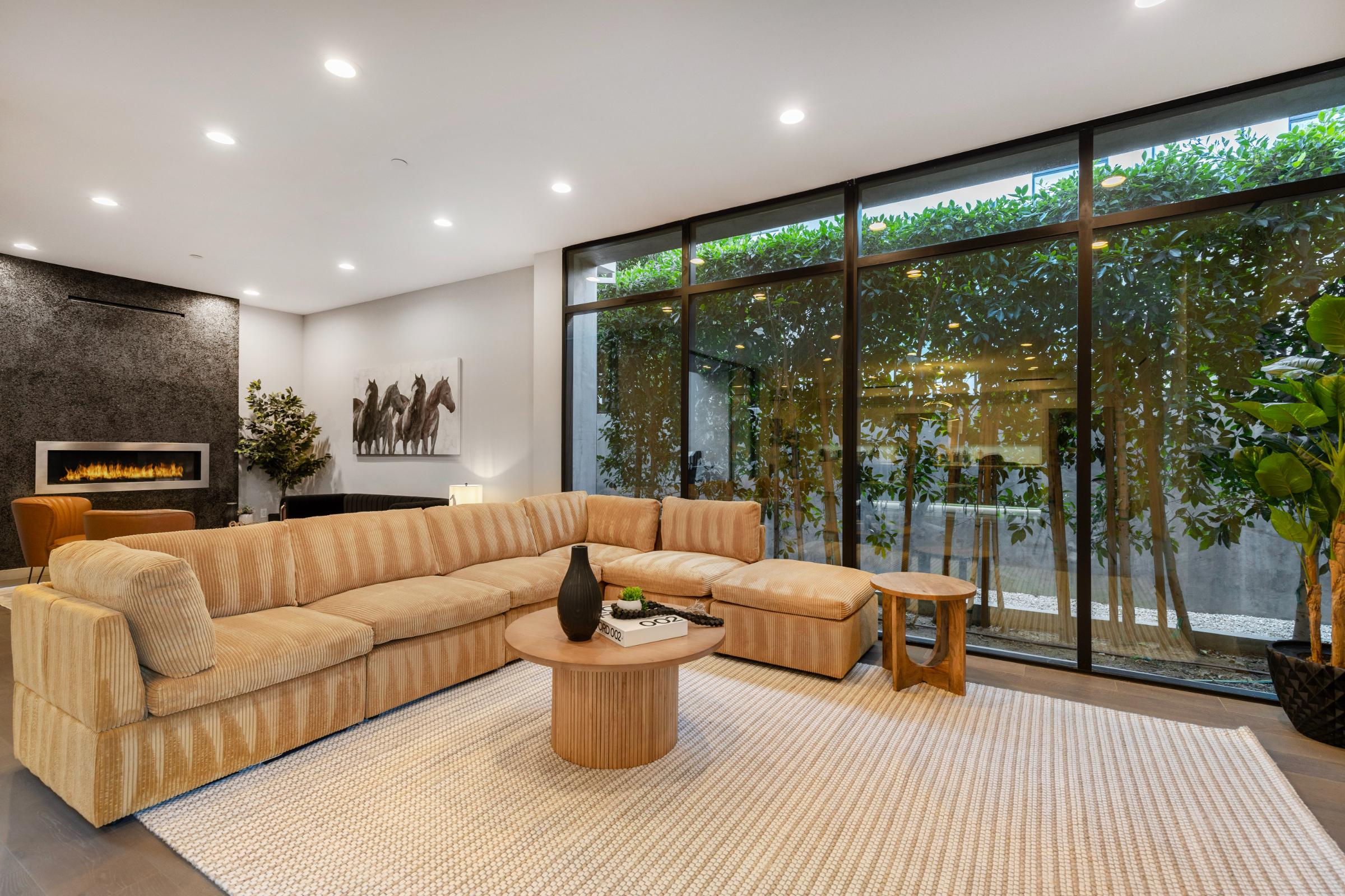 Coldwater Canyon gallery image 9