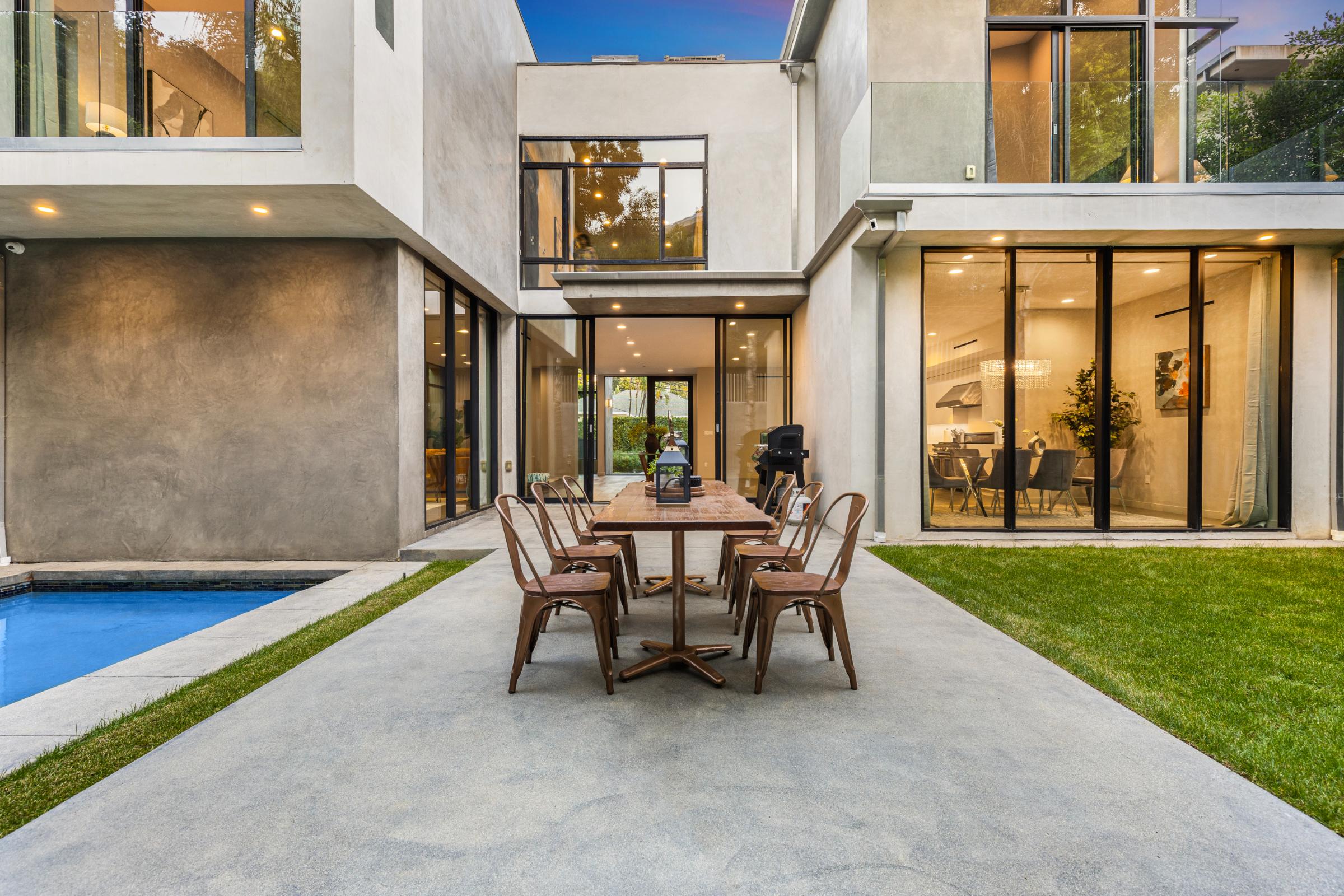 Coldwater Canyon gallery image 6