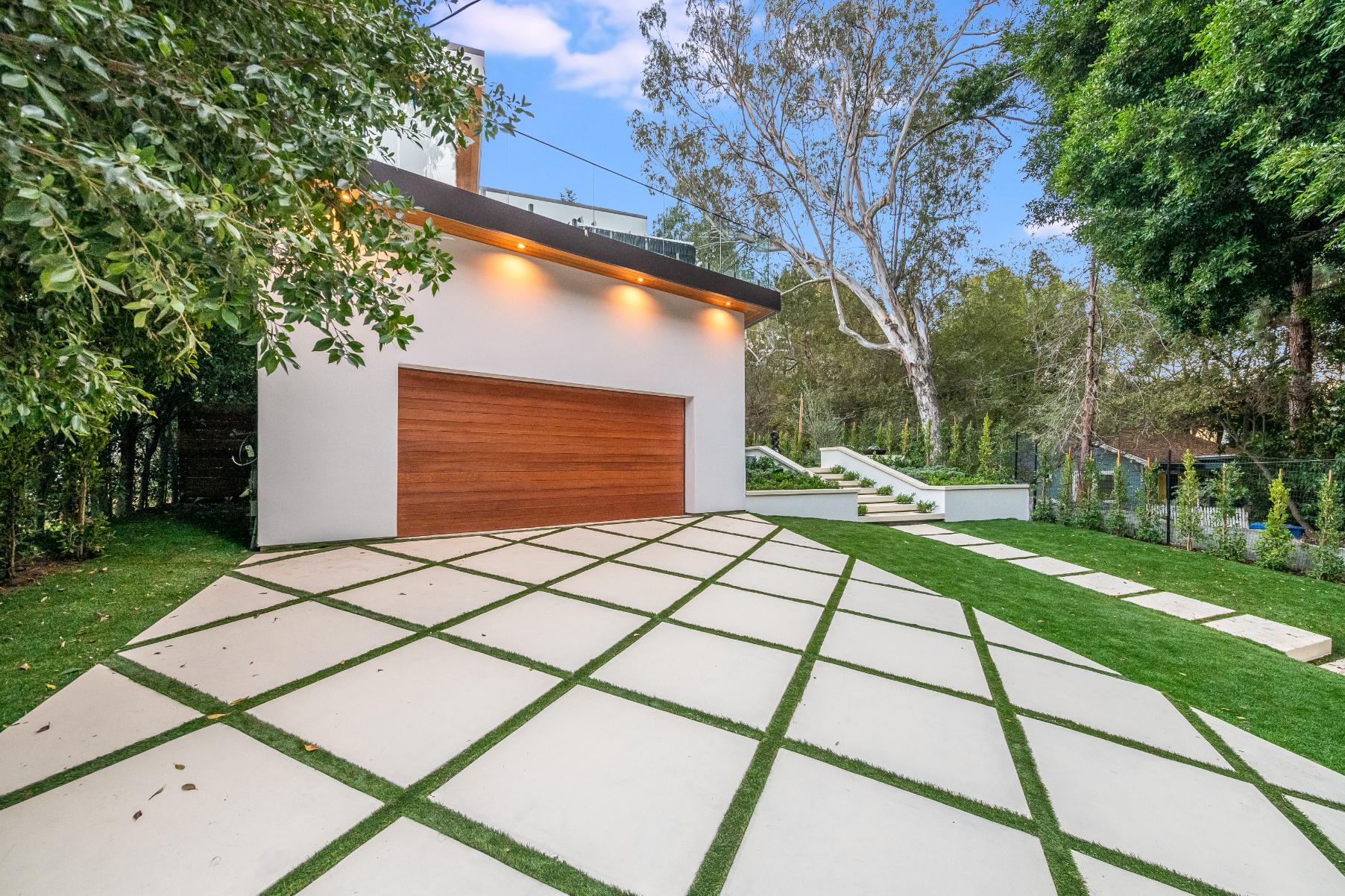 Laurel Canyon gallery image 8
