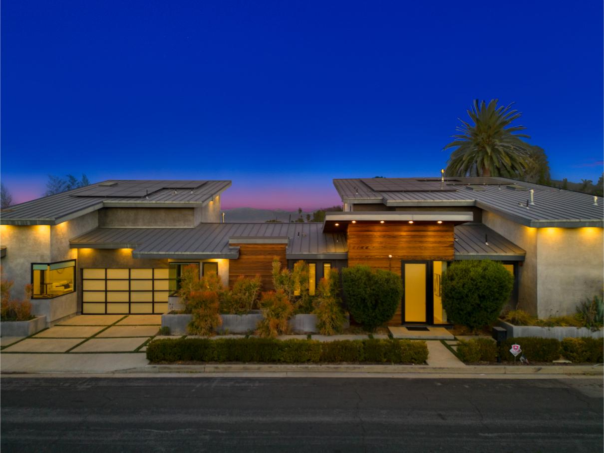 Skyline Luxury Haven gallery image 8