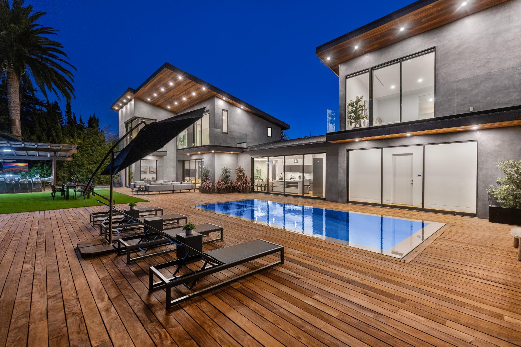 Skyline Luxury Haven gallery image 7