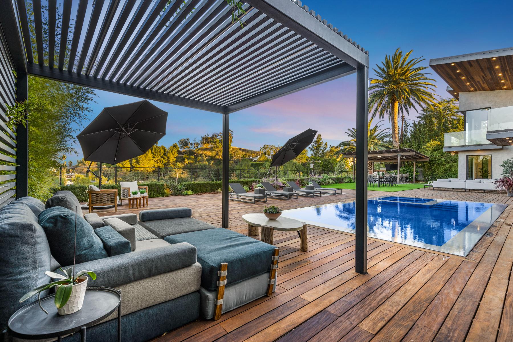 Skyline Luxury Haven gallery image 4