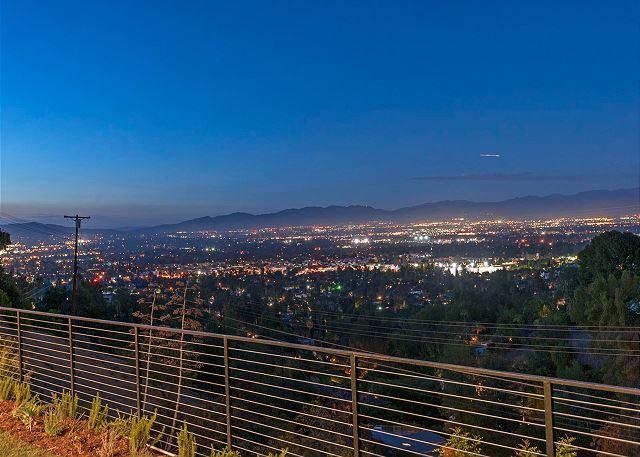 Skyline Luxury Haven gallery image 5