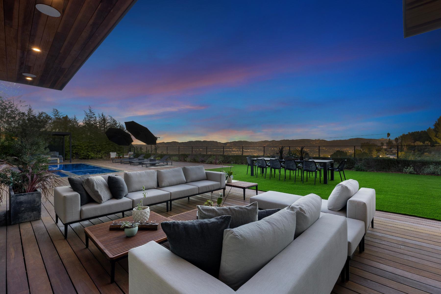 Skyline Luxury Haven gallery image 3