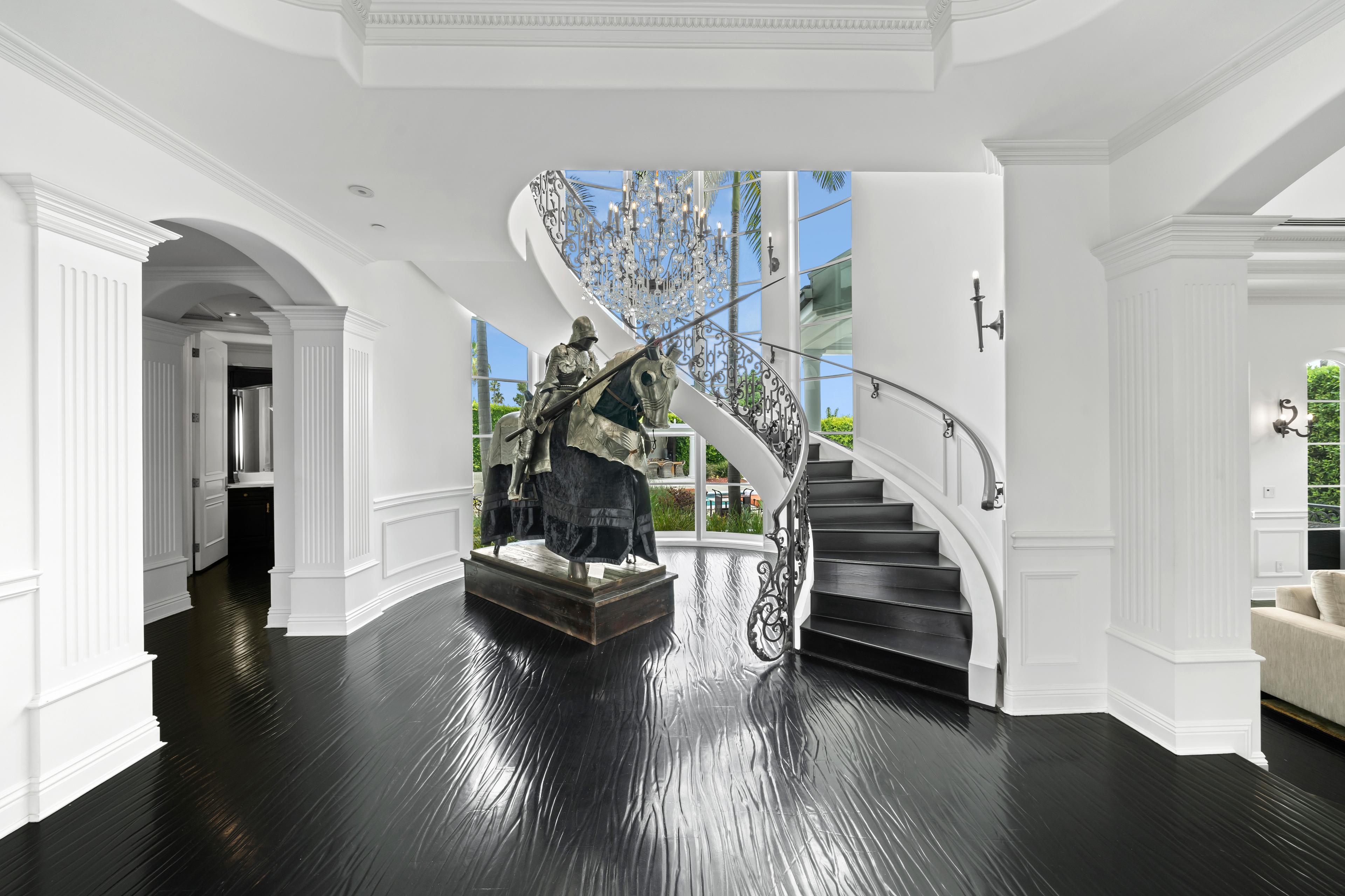 The Marilyn Mansion gallery image 10
