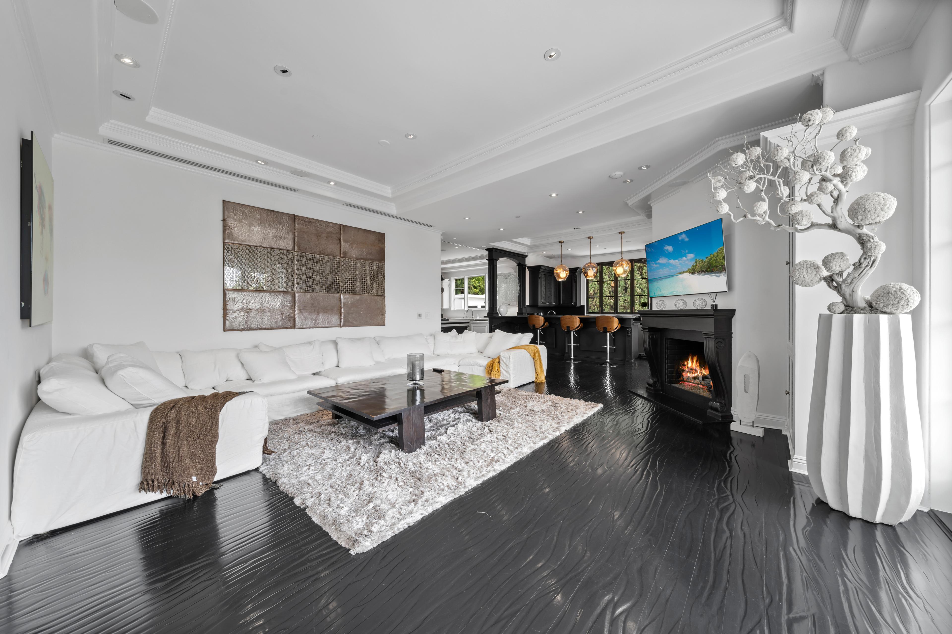The Marilyn Mansion gallery image 3