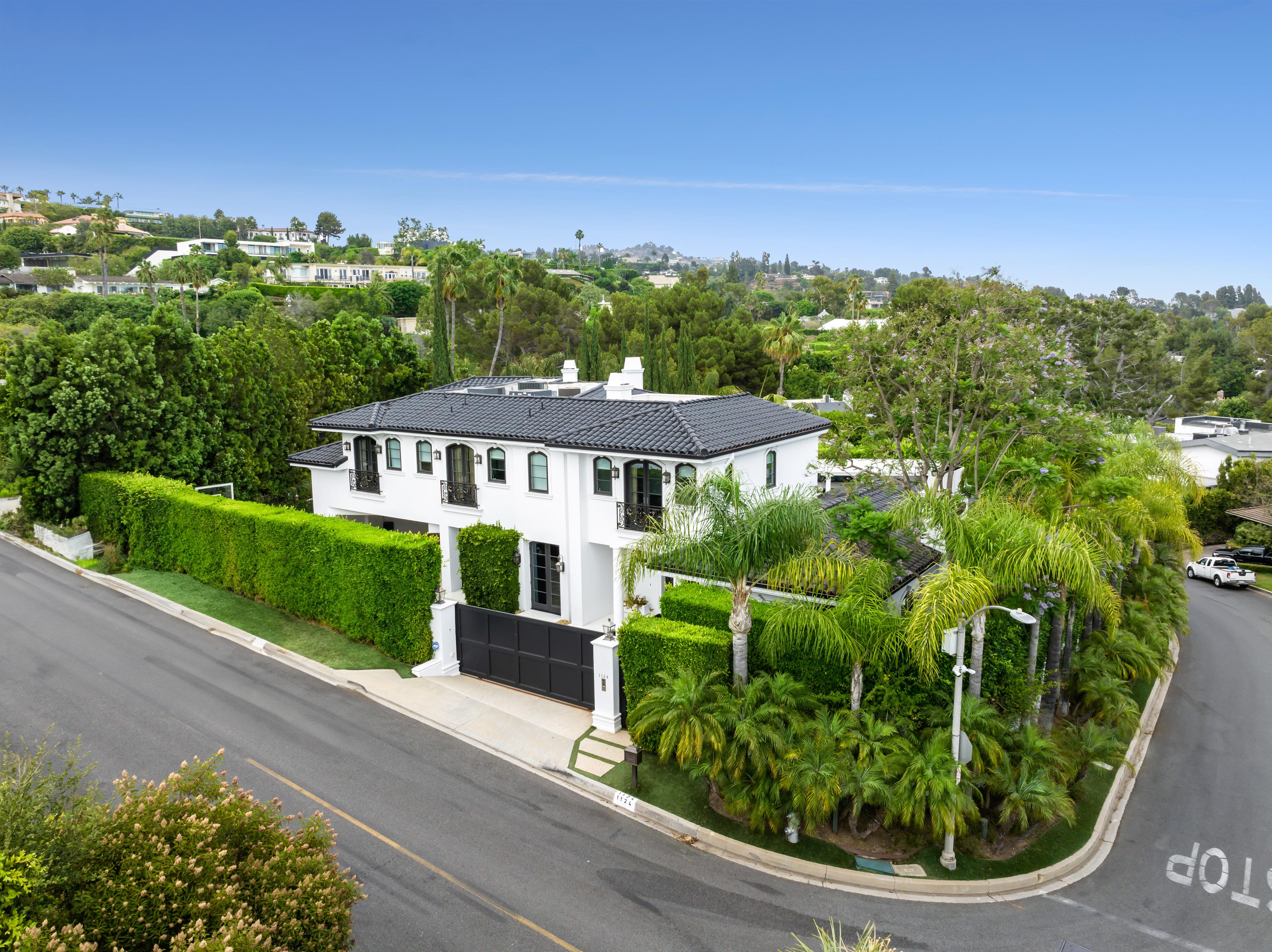 The Marilyn Mansion gallery image 2