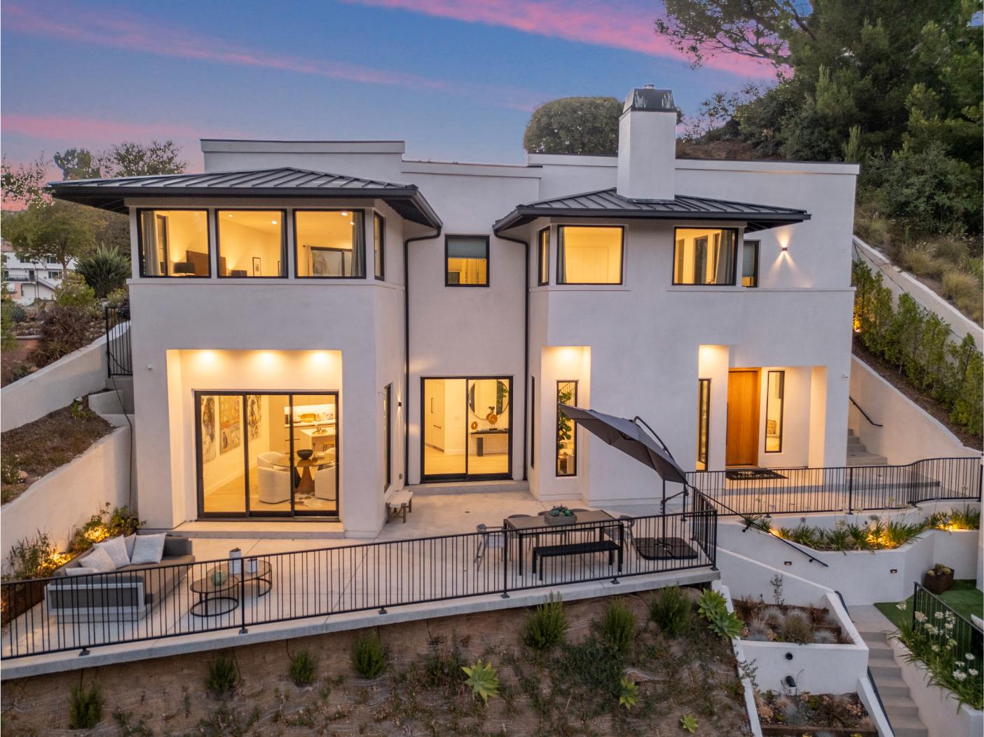 Belden Modern Villa gallery image 1
