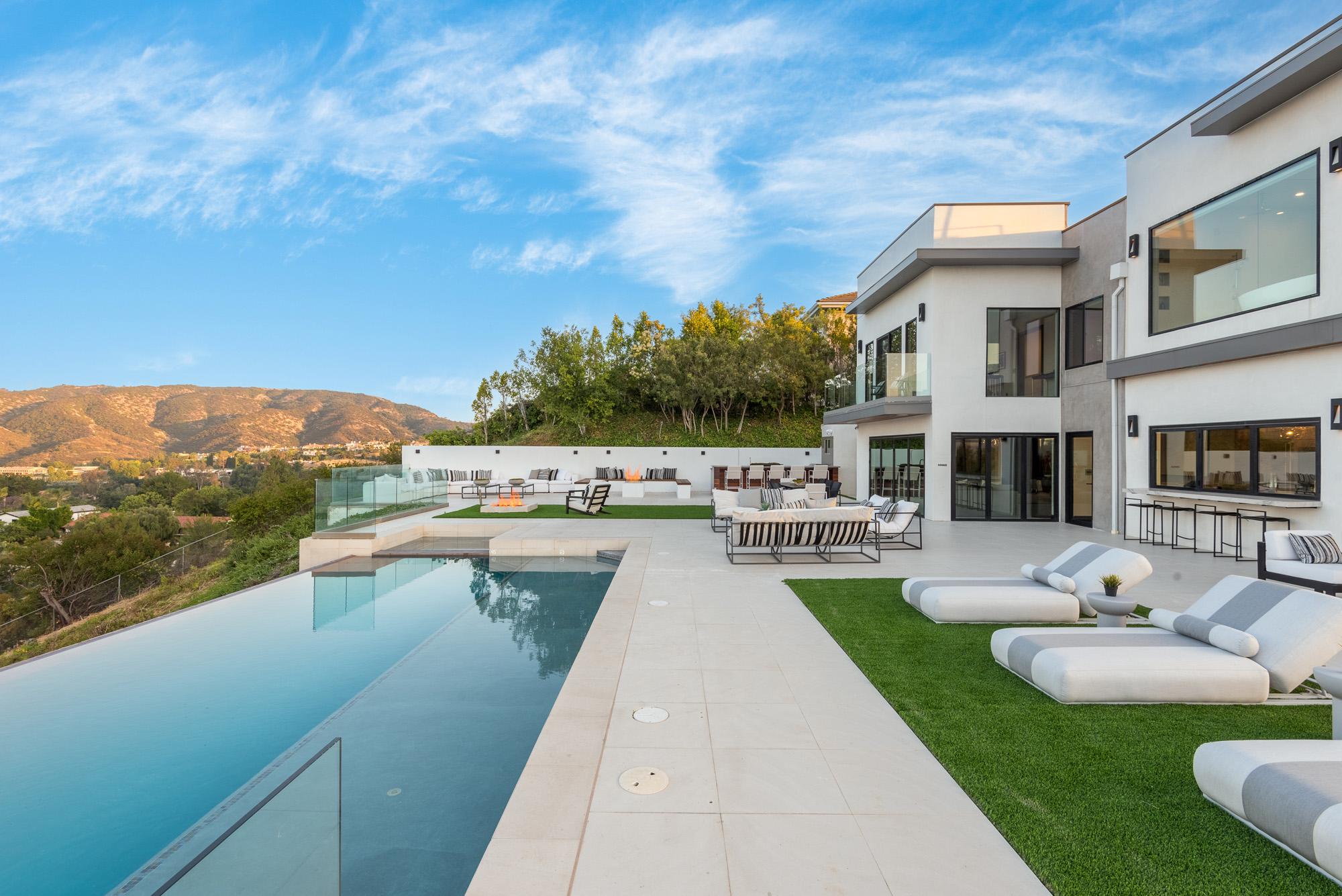 Gayle Villa gallery image 2