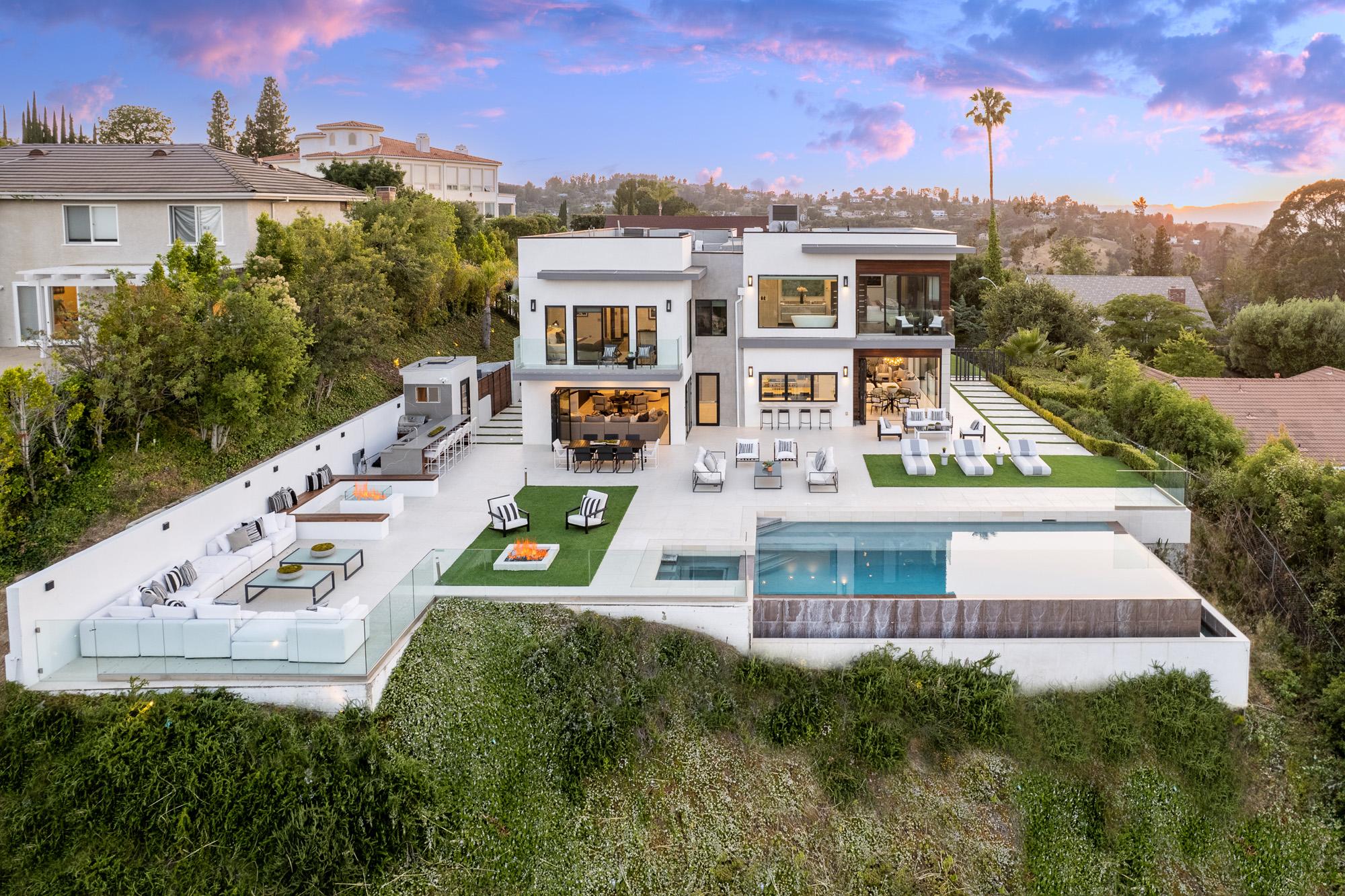 Gayle Villa gallery image 1