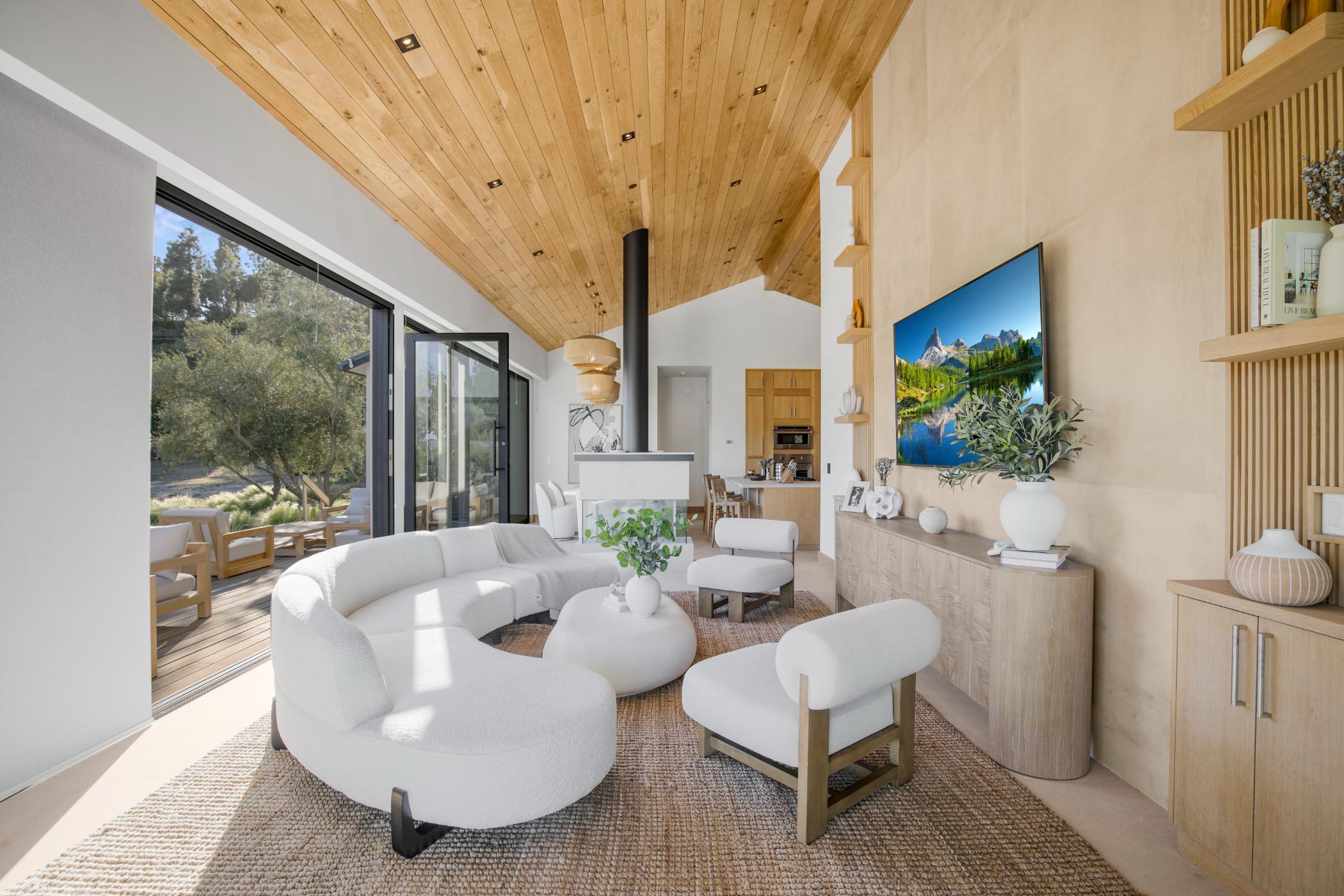 Lechusa Estate gallery image 3