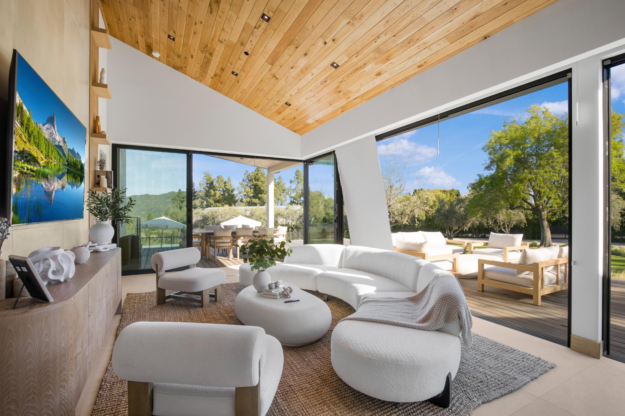 Lechusa Estate gallery image 6