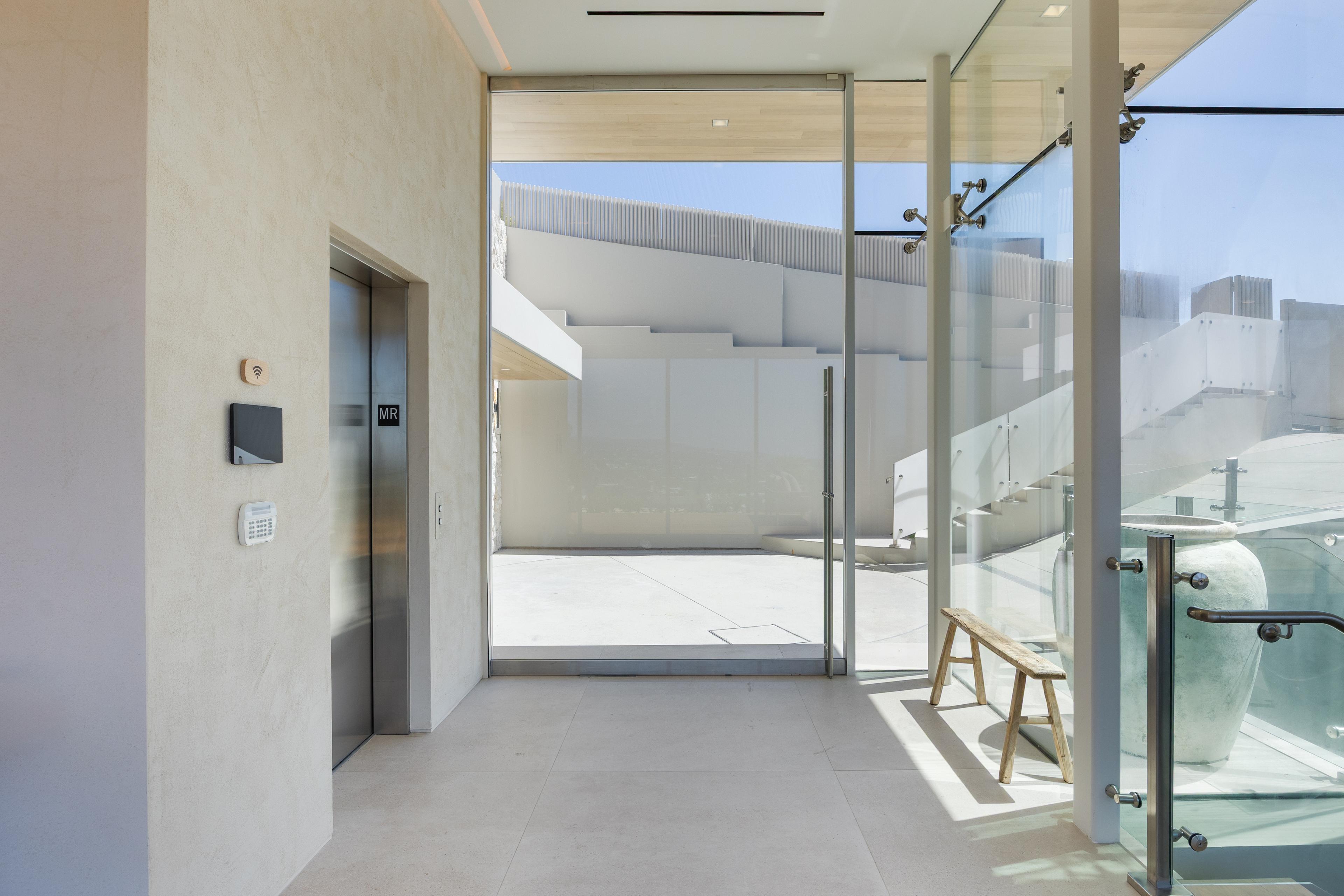Blue Lagoon gallery image 10