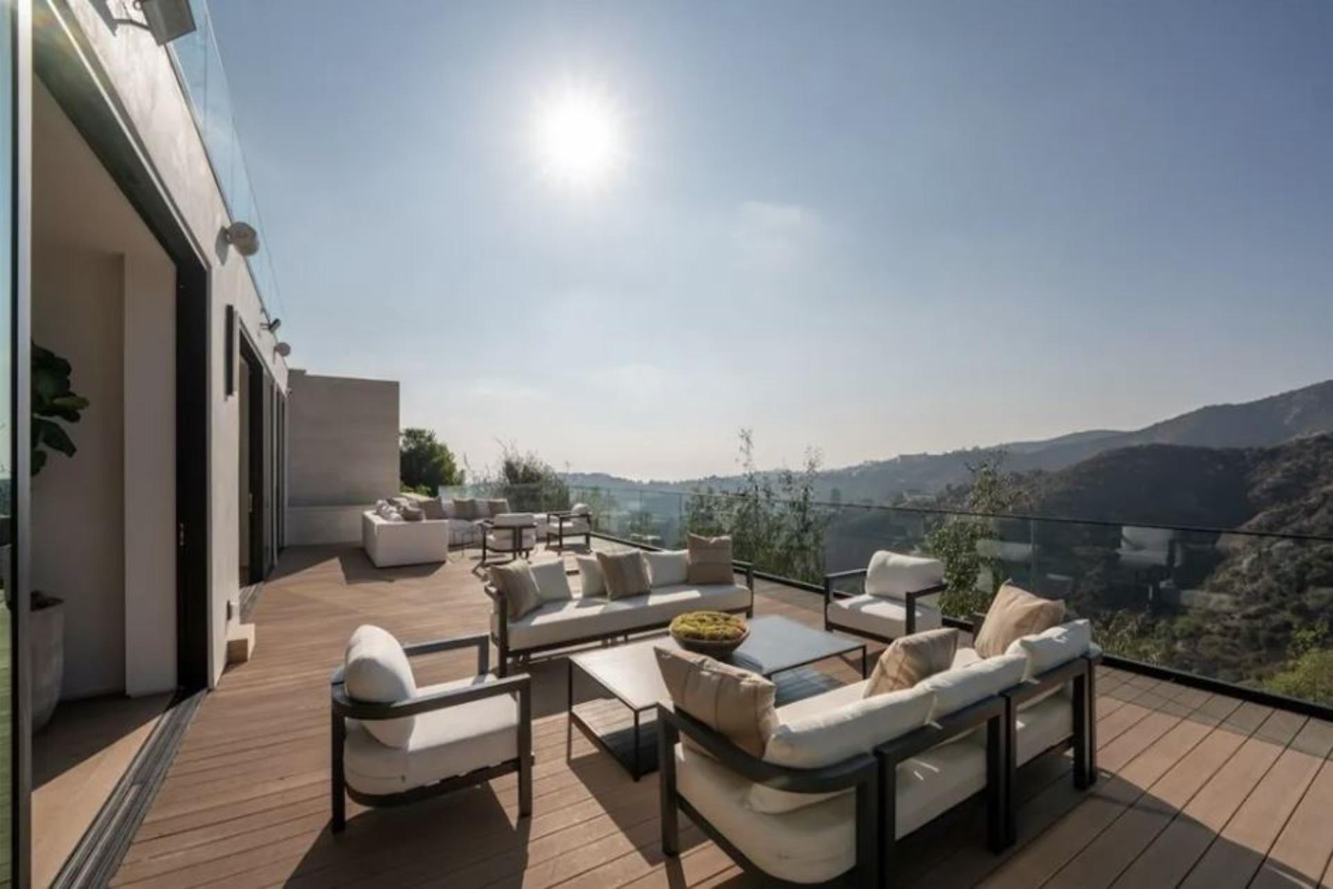 Glassridge Residence gallery image 3