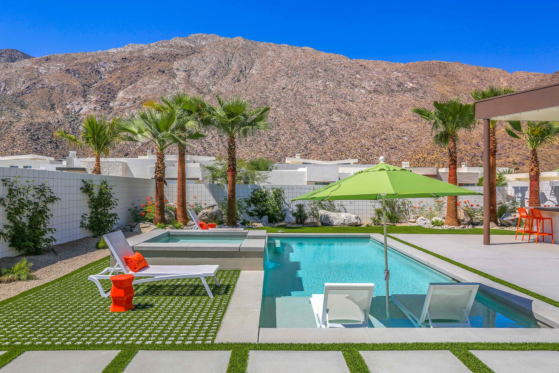 Blue Skye Modern 4 Suites, Mid Mod Inspired Pool Pad!